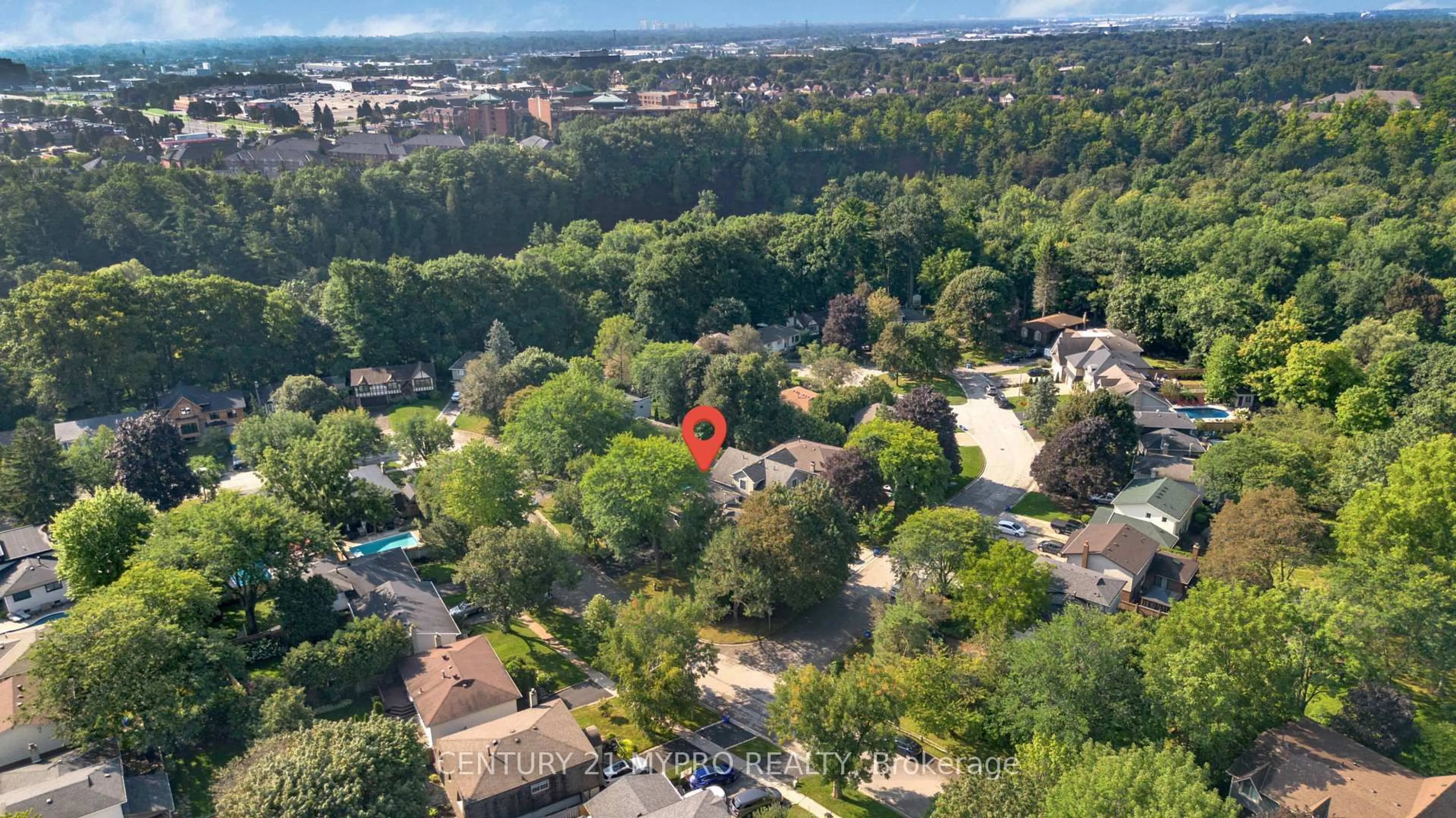 A pic from outside/outdoor area/front of a property/back of a property/a pic from drone, water/lake/river/ocean view for 1242 Richards Cres, Oakville Ontario L6H 1R3