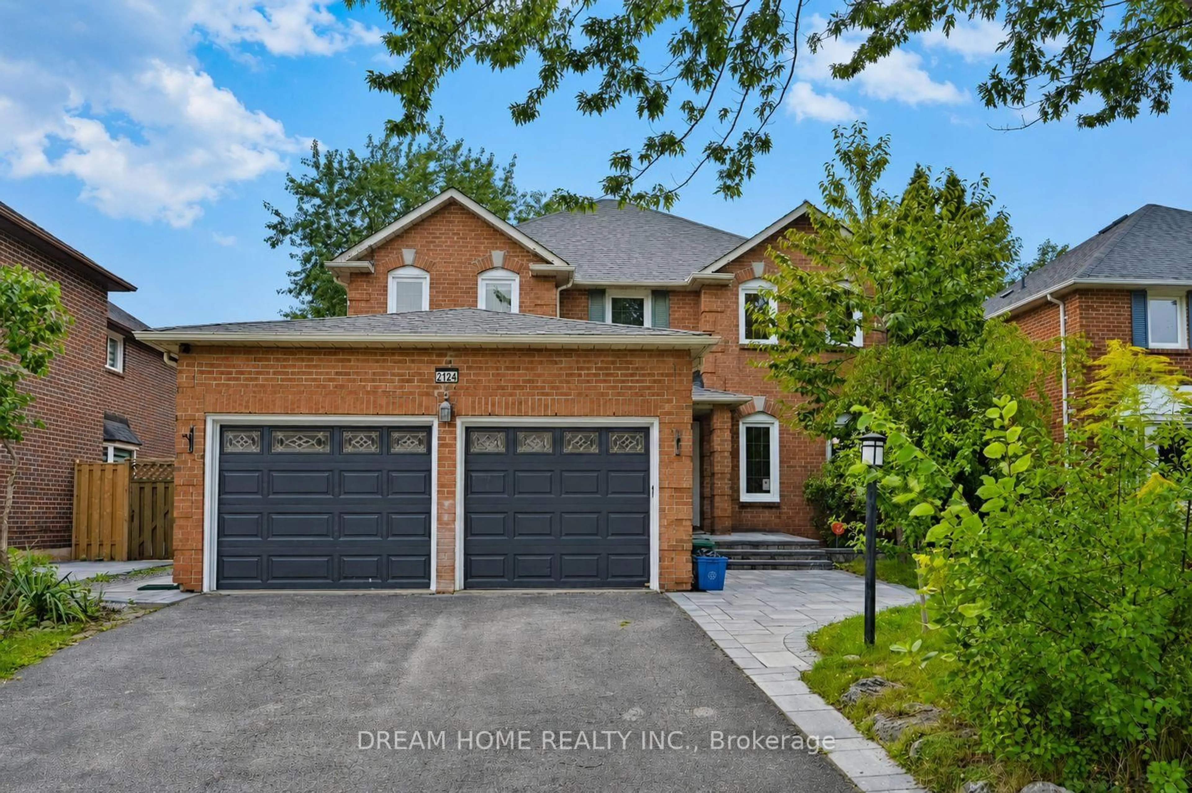 Home with brick exterior material, street for 2124 Grosvenor St, Oakville Ontario L6H 5L2