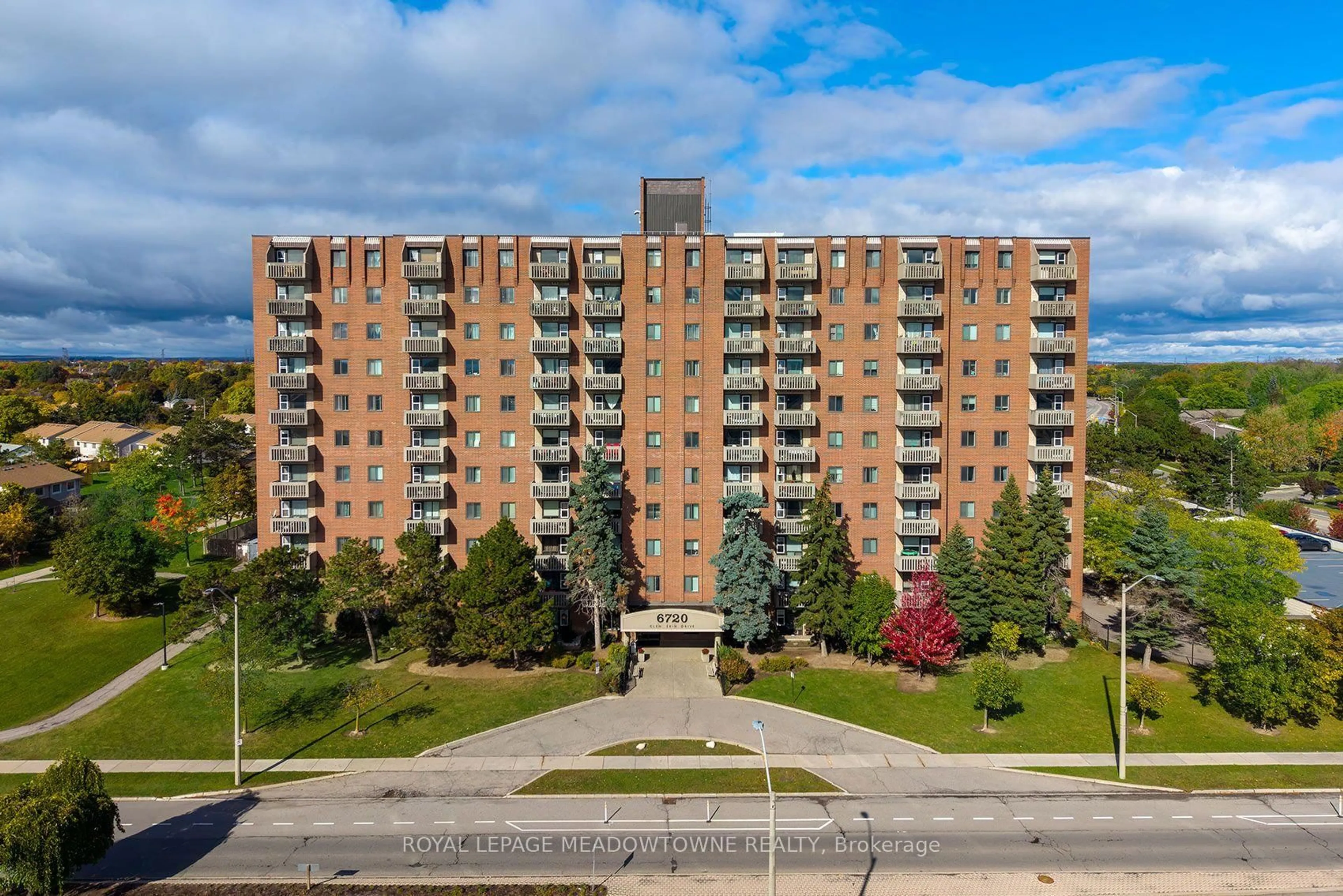 A pic from outside/outdoor area/front of a property/back of a property/a pic from drone, building for 6720 Glen Erin Dr #206, Mississauga Ontario L5N 3K8