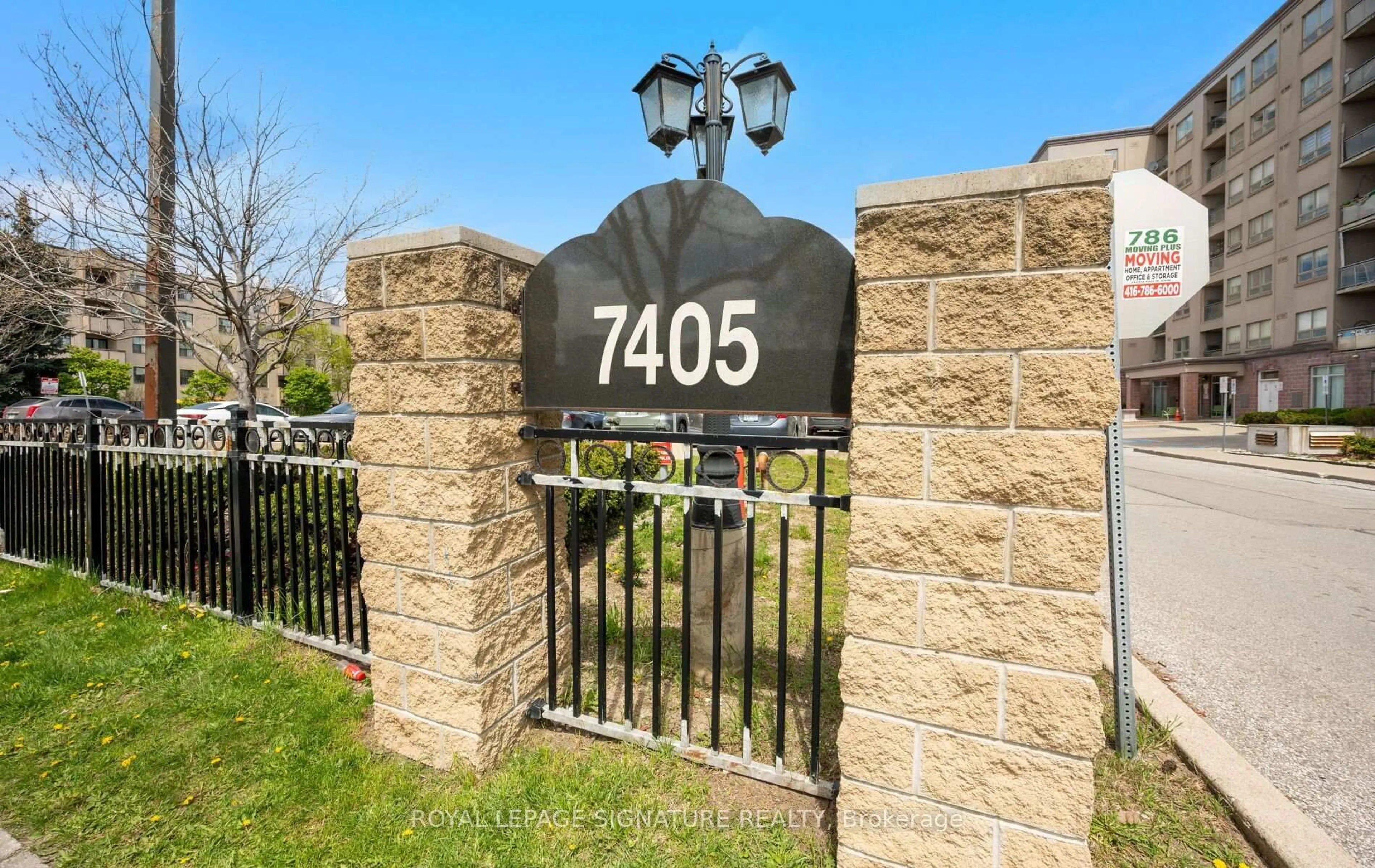 Indoor entryway for 7405 Goreway Dr #104, Mississauga Ontario L4T 0A3