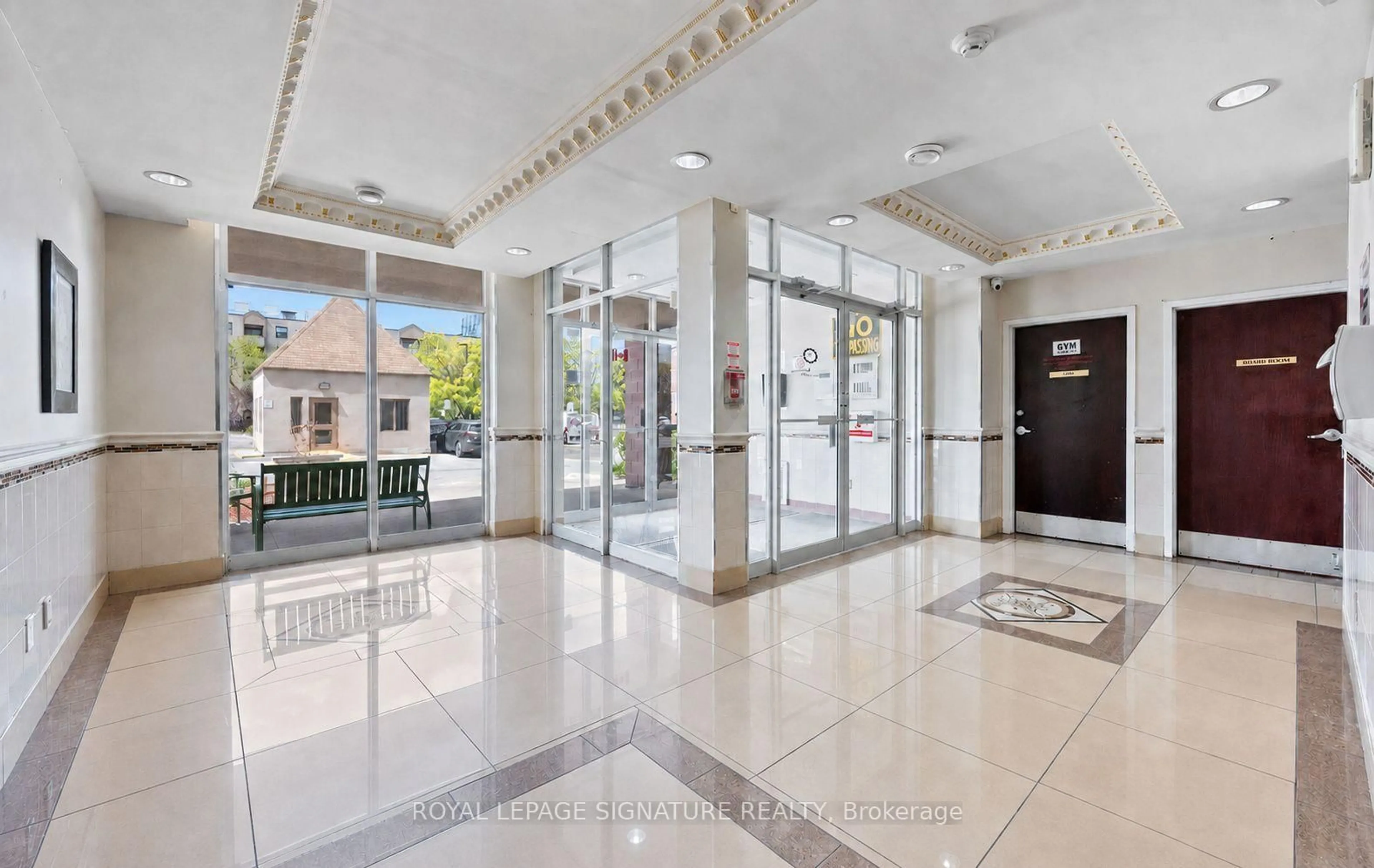 Indoor foyer for 7405 Goreway Dr #104, Mississauga Ontario L4T 0A3