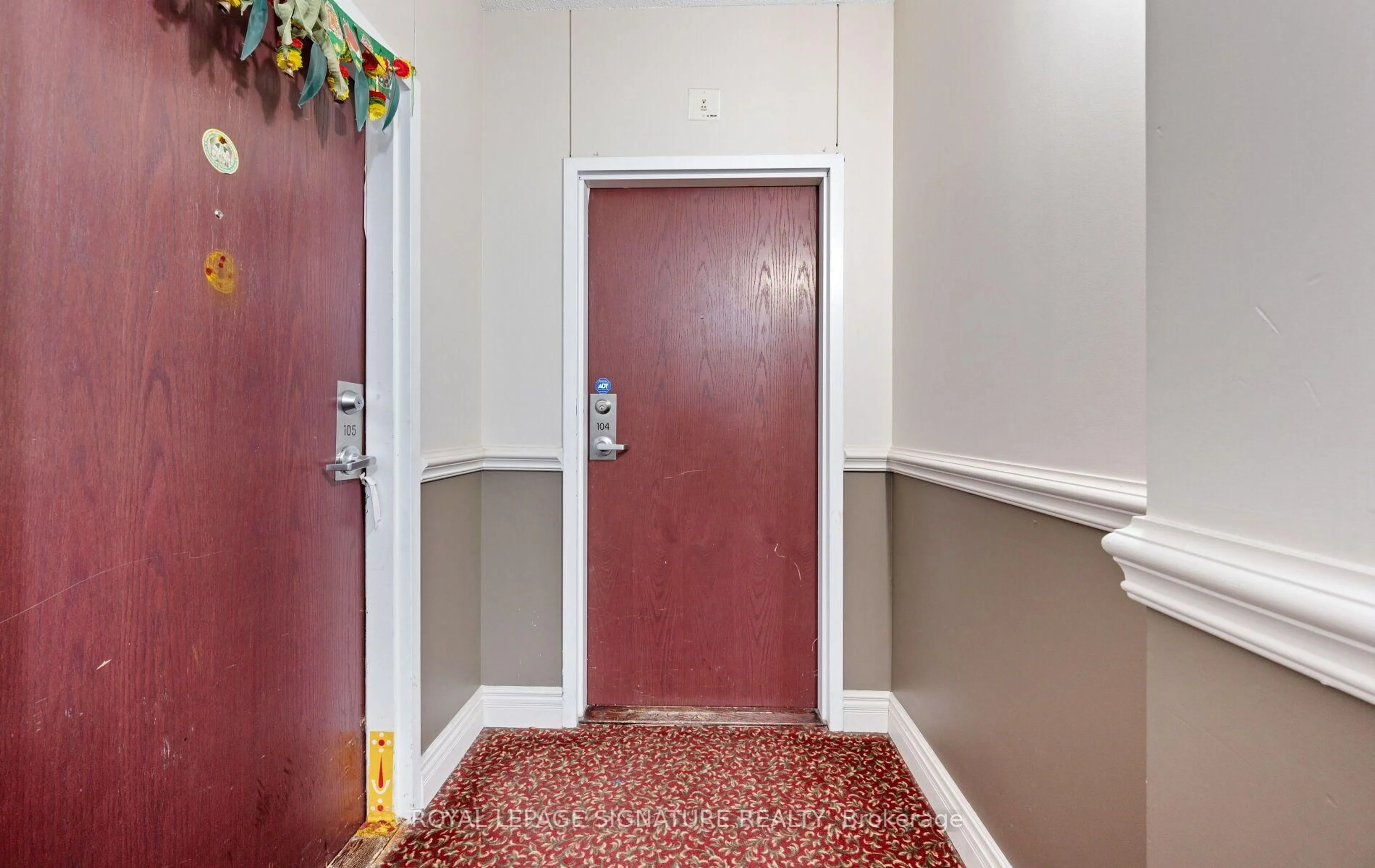 Indoor foyer for 7405 Goreway Dr #104, Mississauga Ontario L4T 0A3