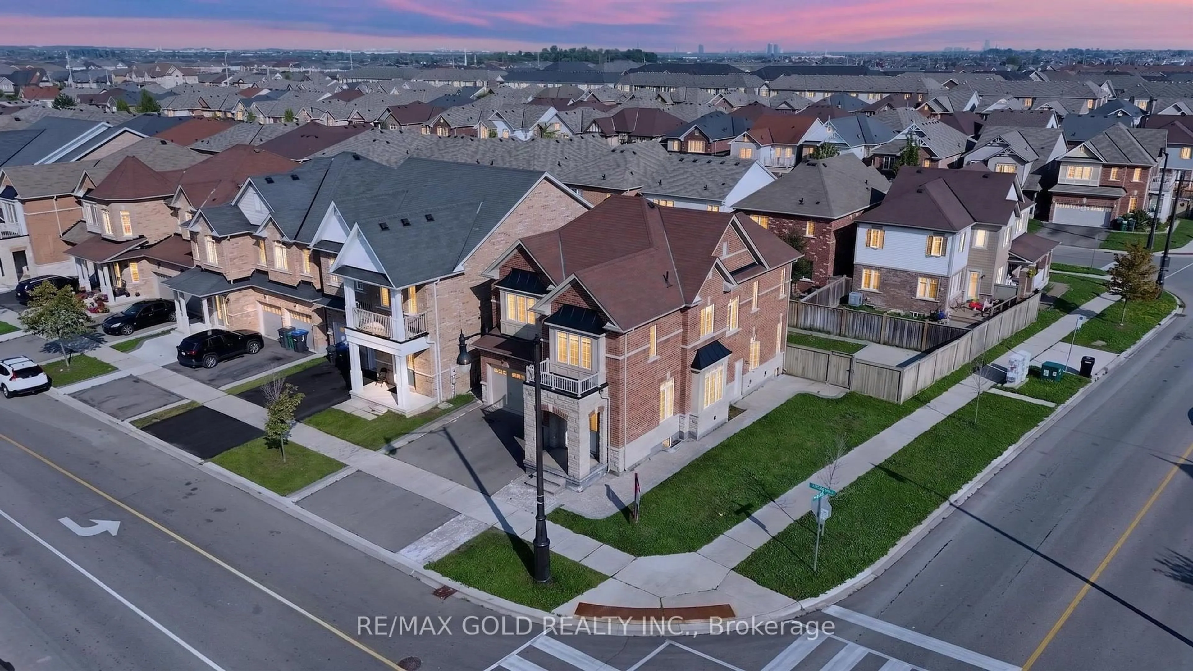 A pic from outside/outdoor area/front of a property/back of a property/a pic from drone, street for 43 Kilkarrin Rd, Brampton Ontario L7A 4C6