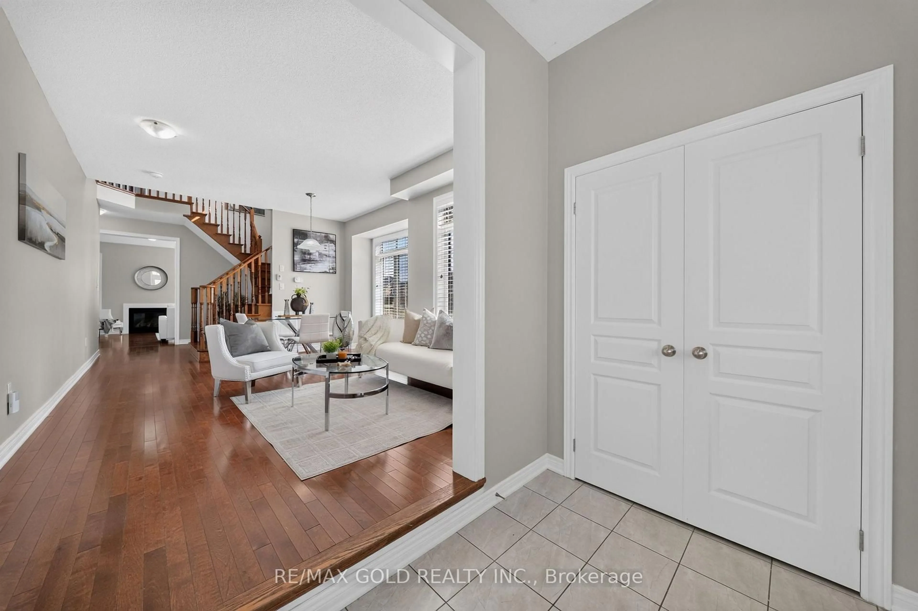 Indoor entryway for 43 Kilkarrin Rd, Brampton Ontario L7A 4C6