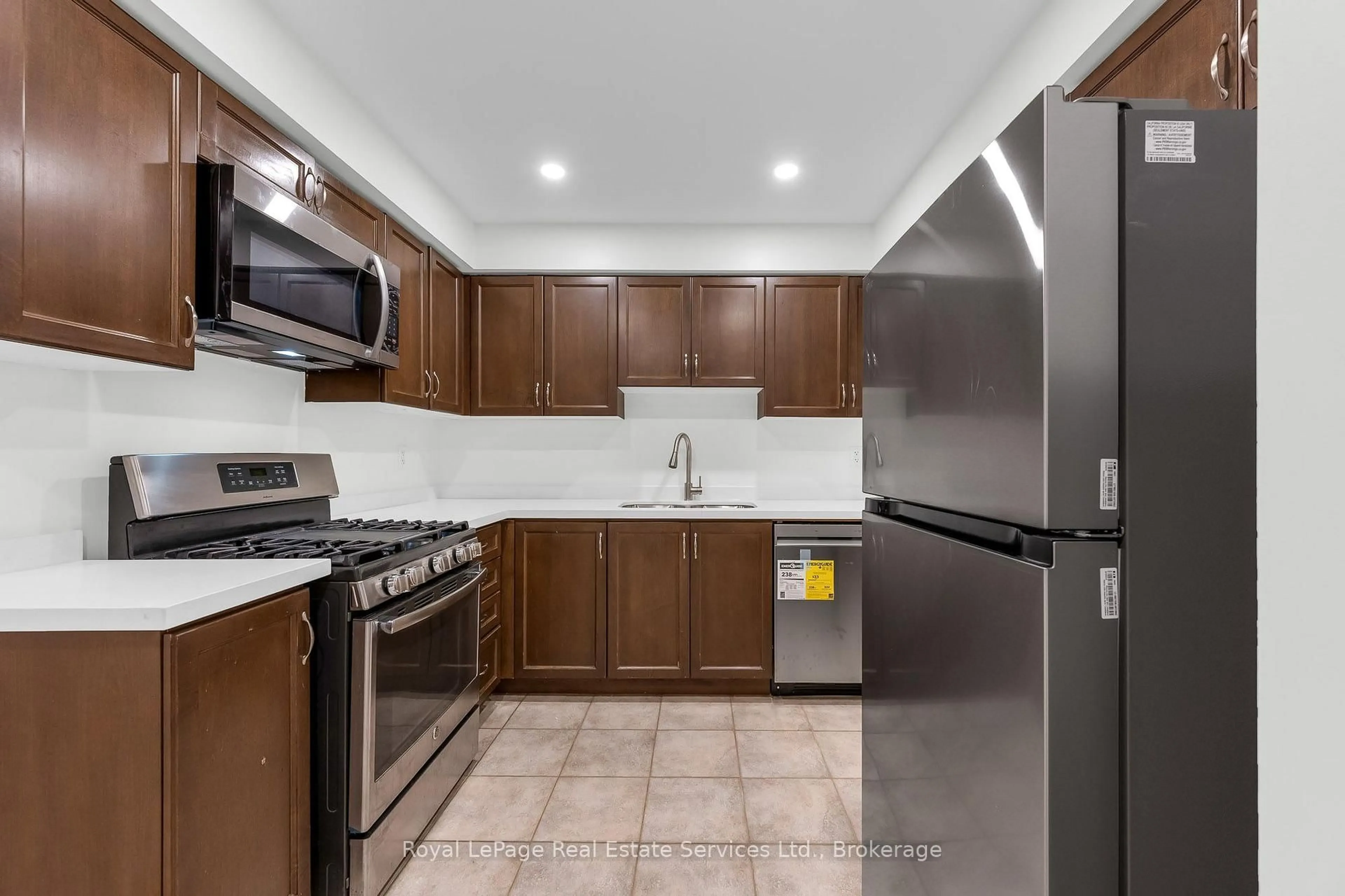 Standard kitchen, ceramic/tile floor for 7360 Zinnia Pl #268, Mississauga Ontario L5W 2A2