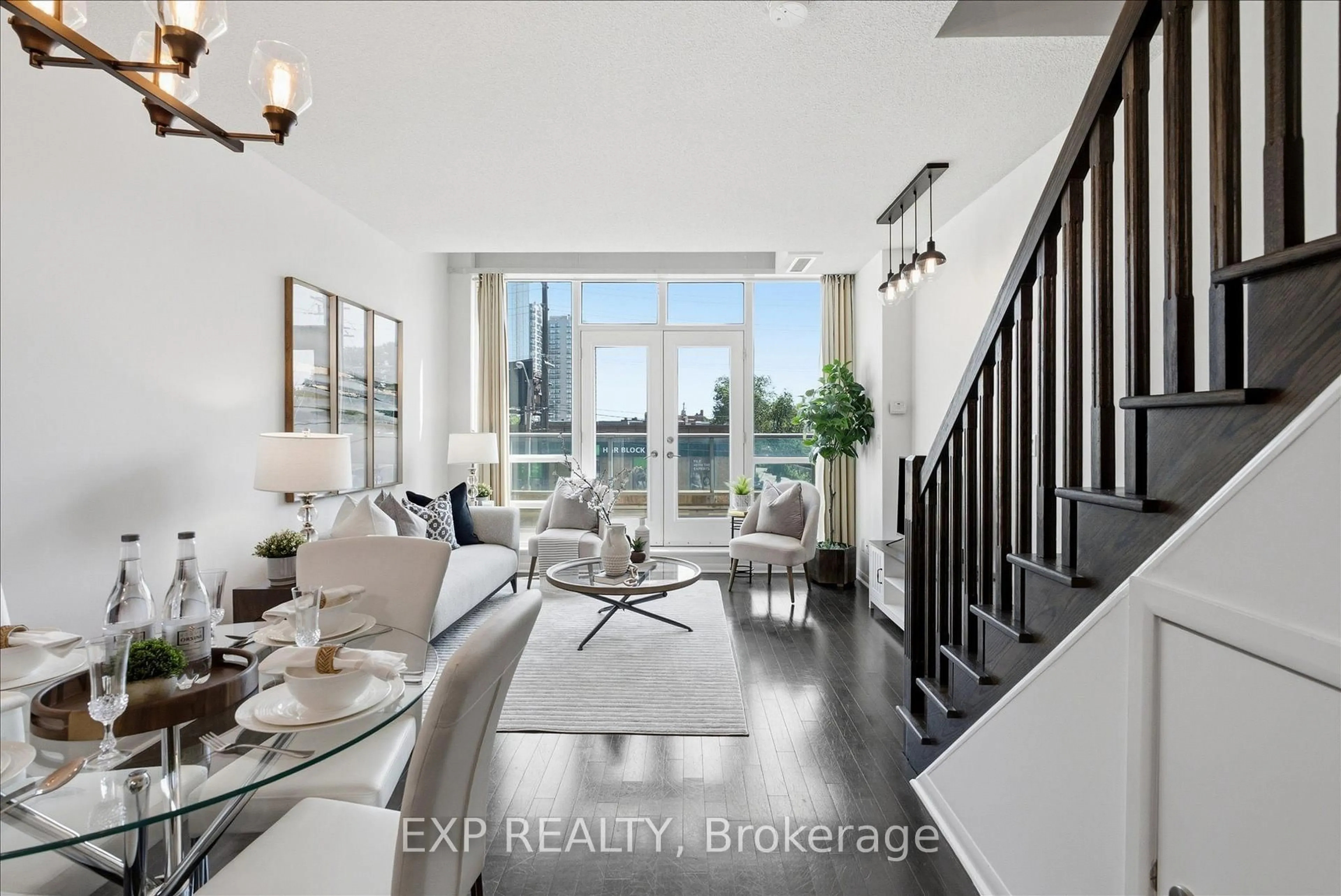 Indoor entryway for 3391 Bloor St #221, Toronto Ontario M8X 1G3