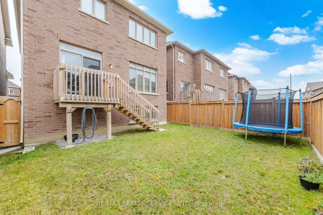 12 Enclave Tr, Brampton 4