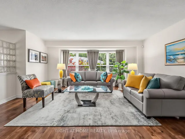 25 Tamarack Circ, Toronto 2