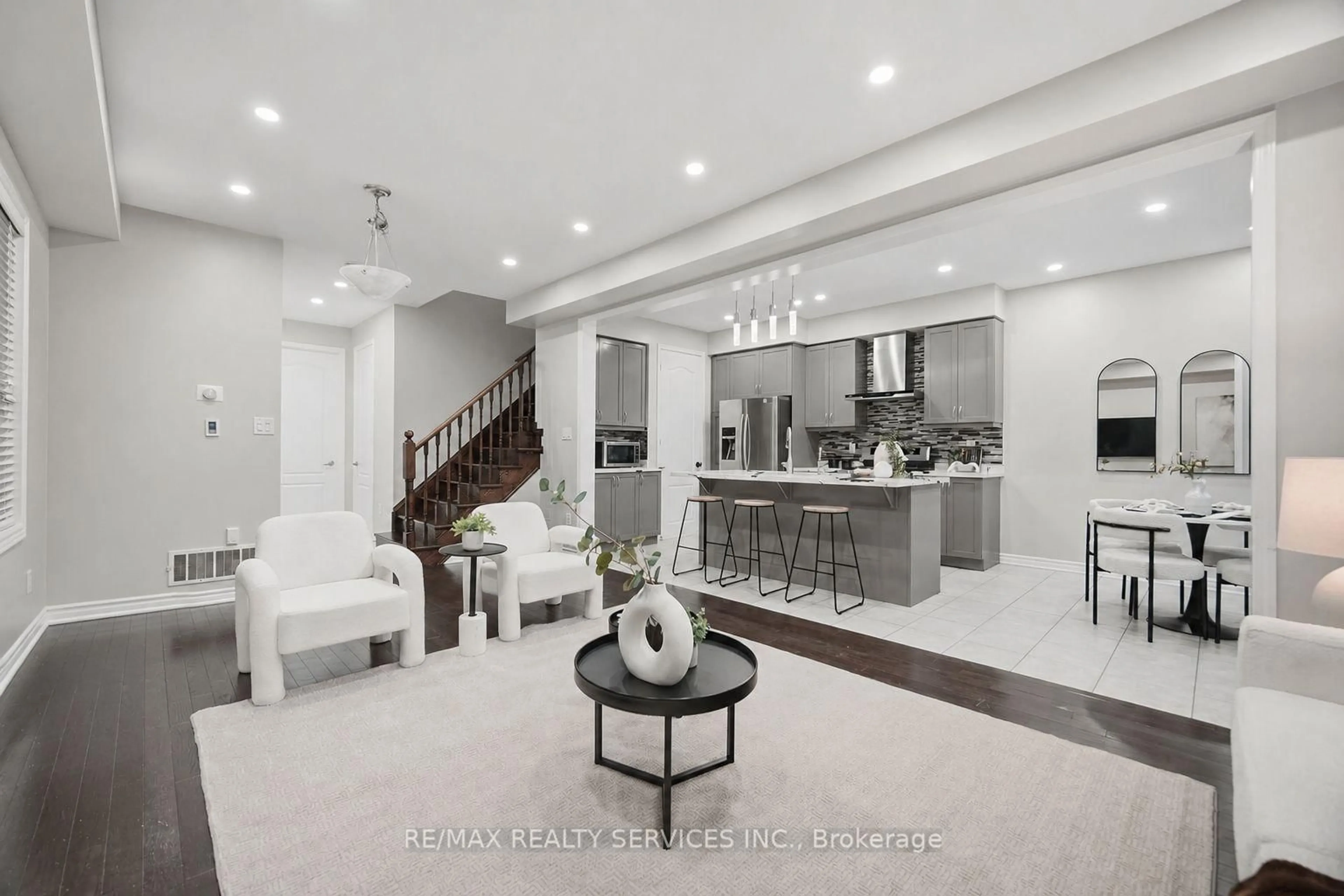 Open concept kitchen, ceramic/tile floor for 3 Fenchurch Dr, Brampton Ontario L7A 4G5