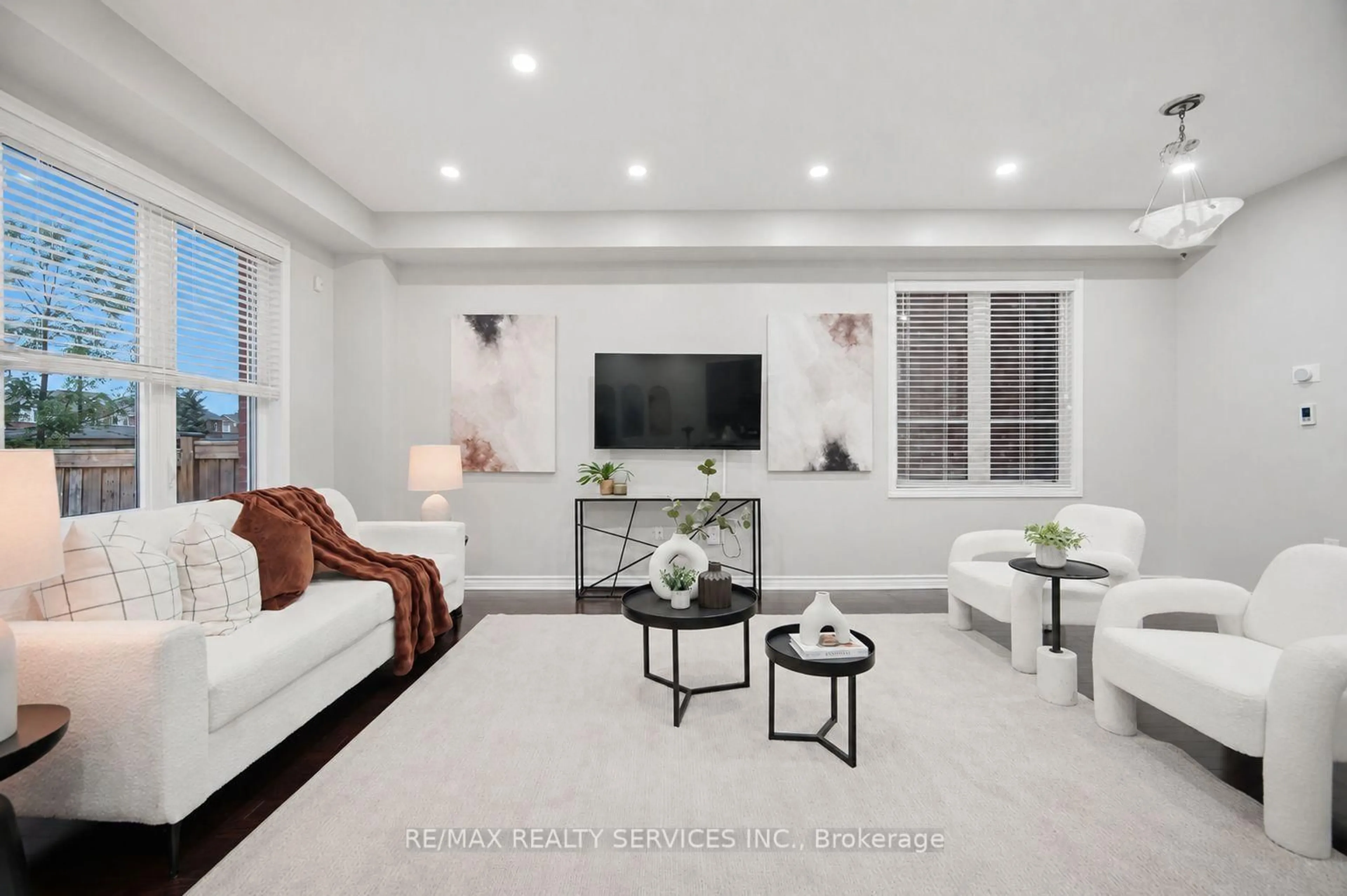 Living room with furniture, ceramic/tile floor for 3 Fenchurch Dr, Brampton Ontario L7A 4G5