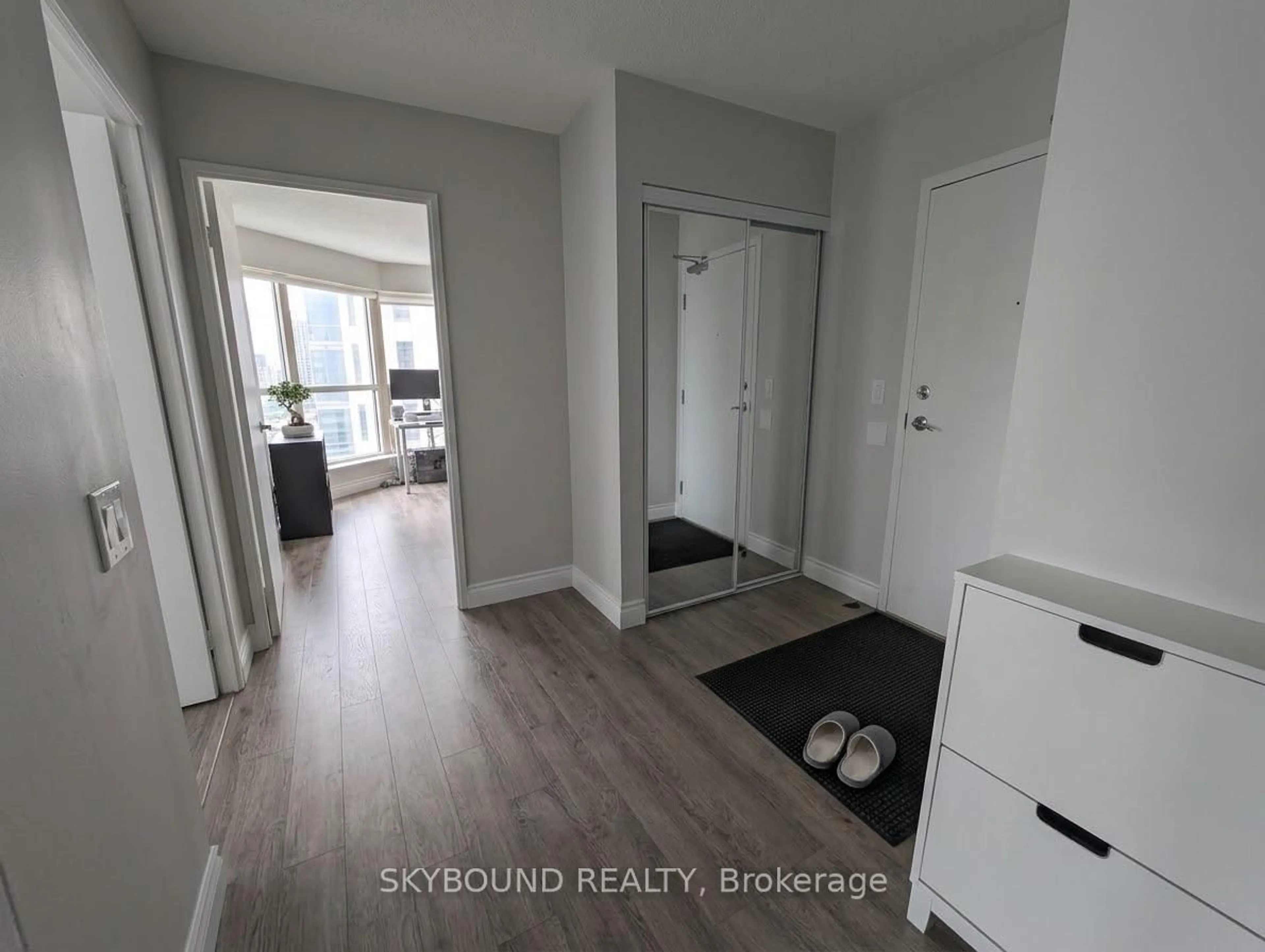 A pic of a room for 335 Webb Dr #1803, Mississauga Ontario L5B 4A1
