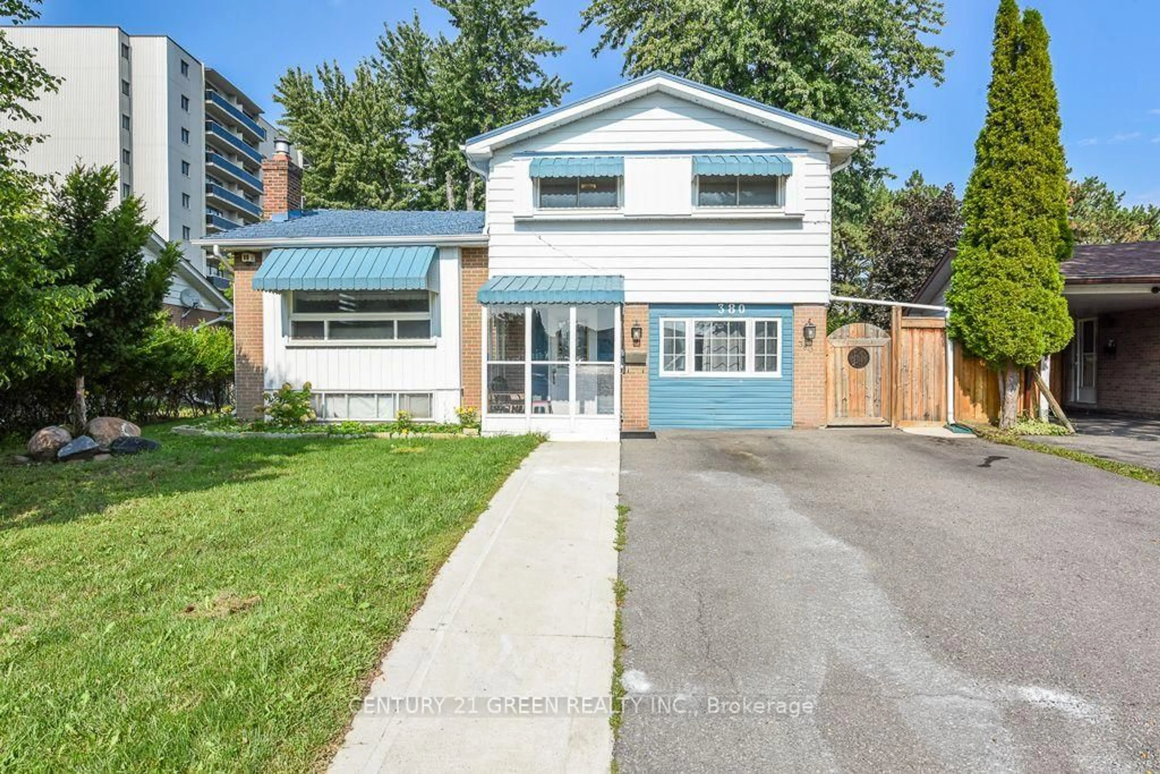 Home with vinyl exterior material, street for 380 Bartley Bull Pkwy, Brampton Ontario L6W 2L8