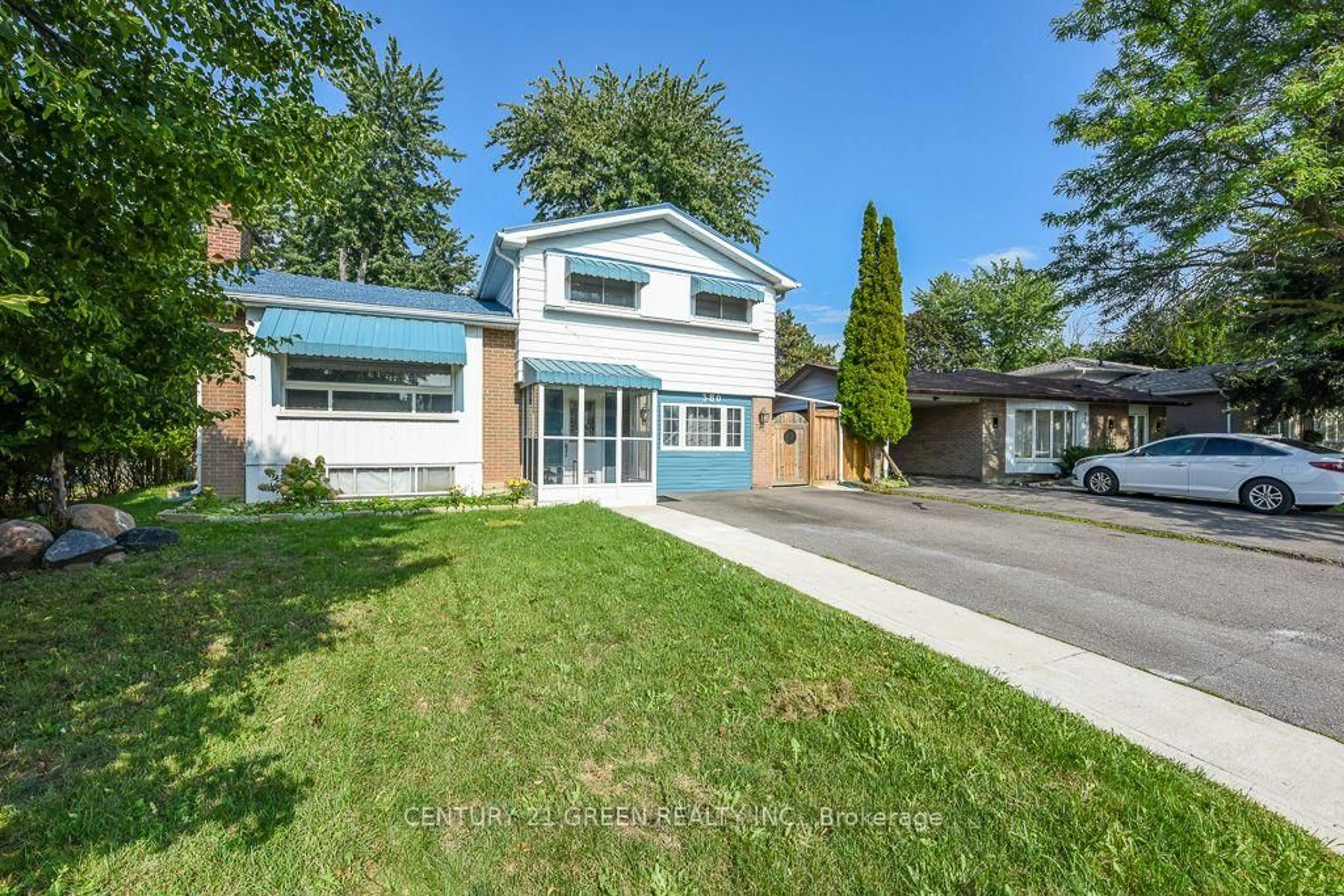 A pic from outside/outdoor area/front of a property/back of a property/a pic from drone, street for 380 Bartley Bull Pkwy, Brampton Ontario L6W 2L8