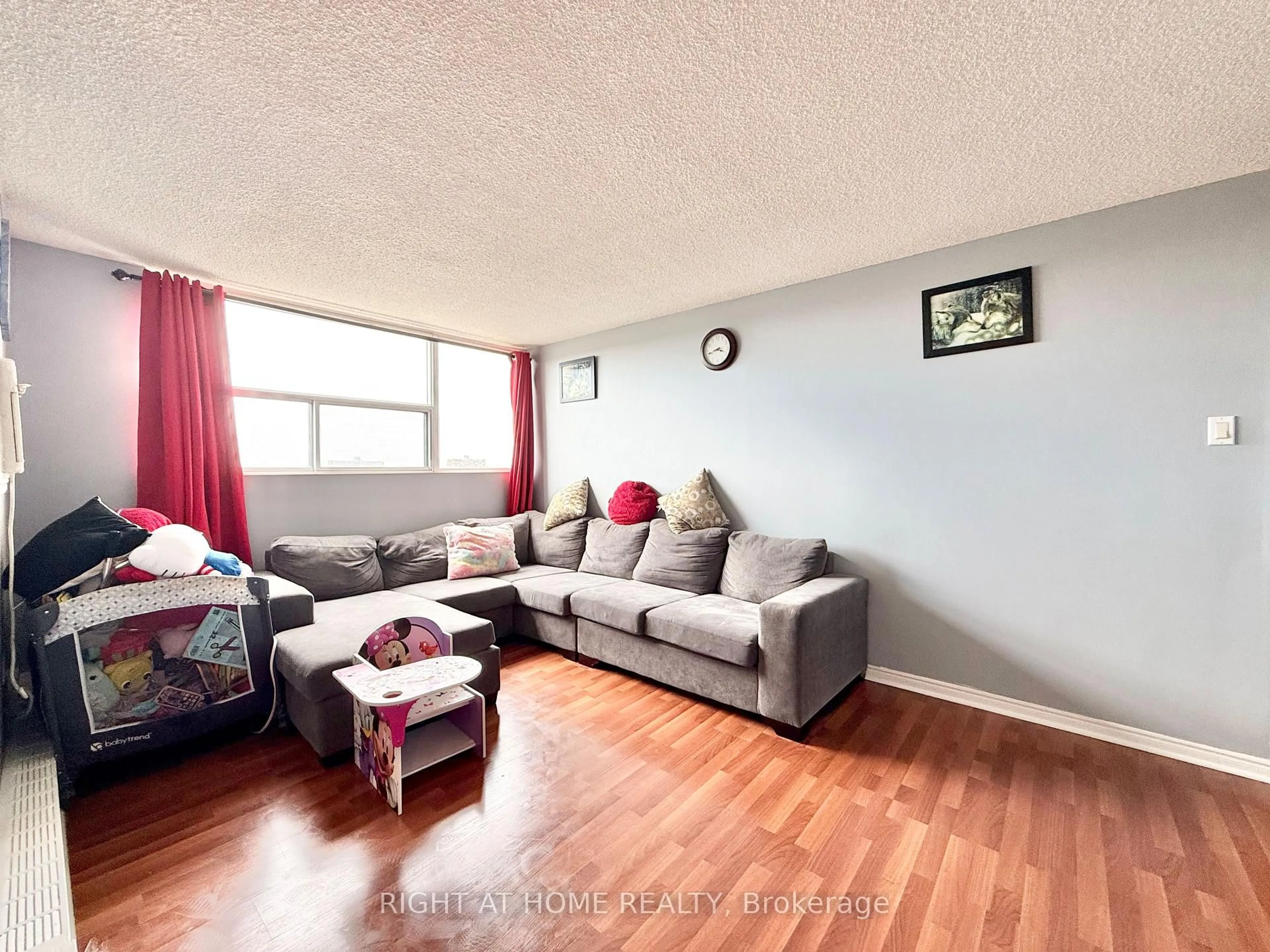 Living room with furniture, wood/laminate floor for 2900 Battleford Rd #1013, Mississauga Ontario L5N 2V9