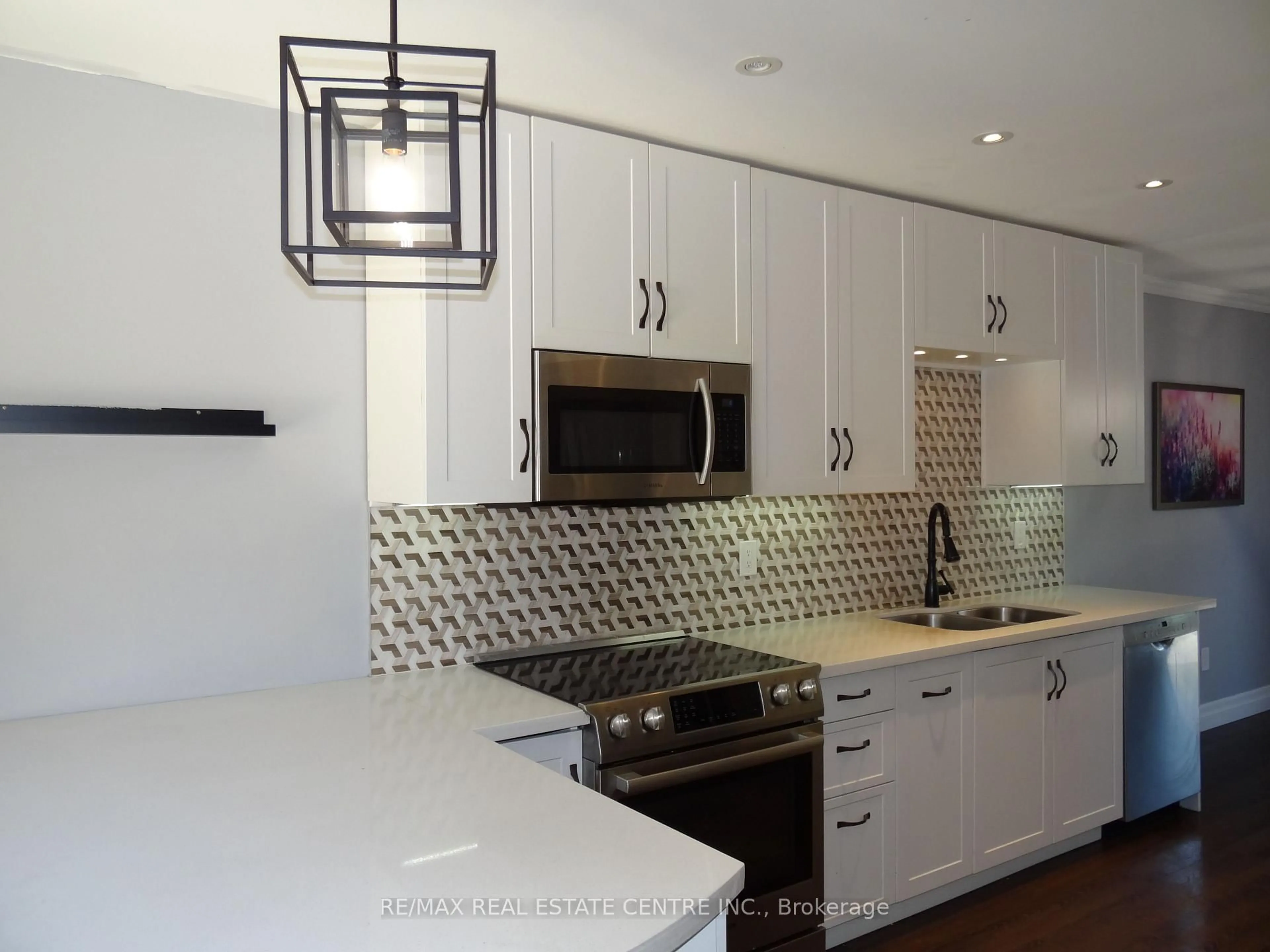 Contemporary kitchen, ceramic/tile floor for 28 Rawling Cres, Brampton Ontario L6Z 1N8
