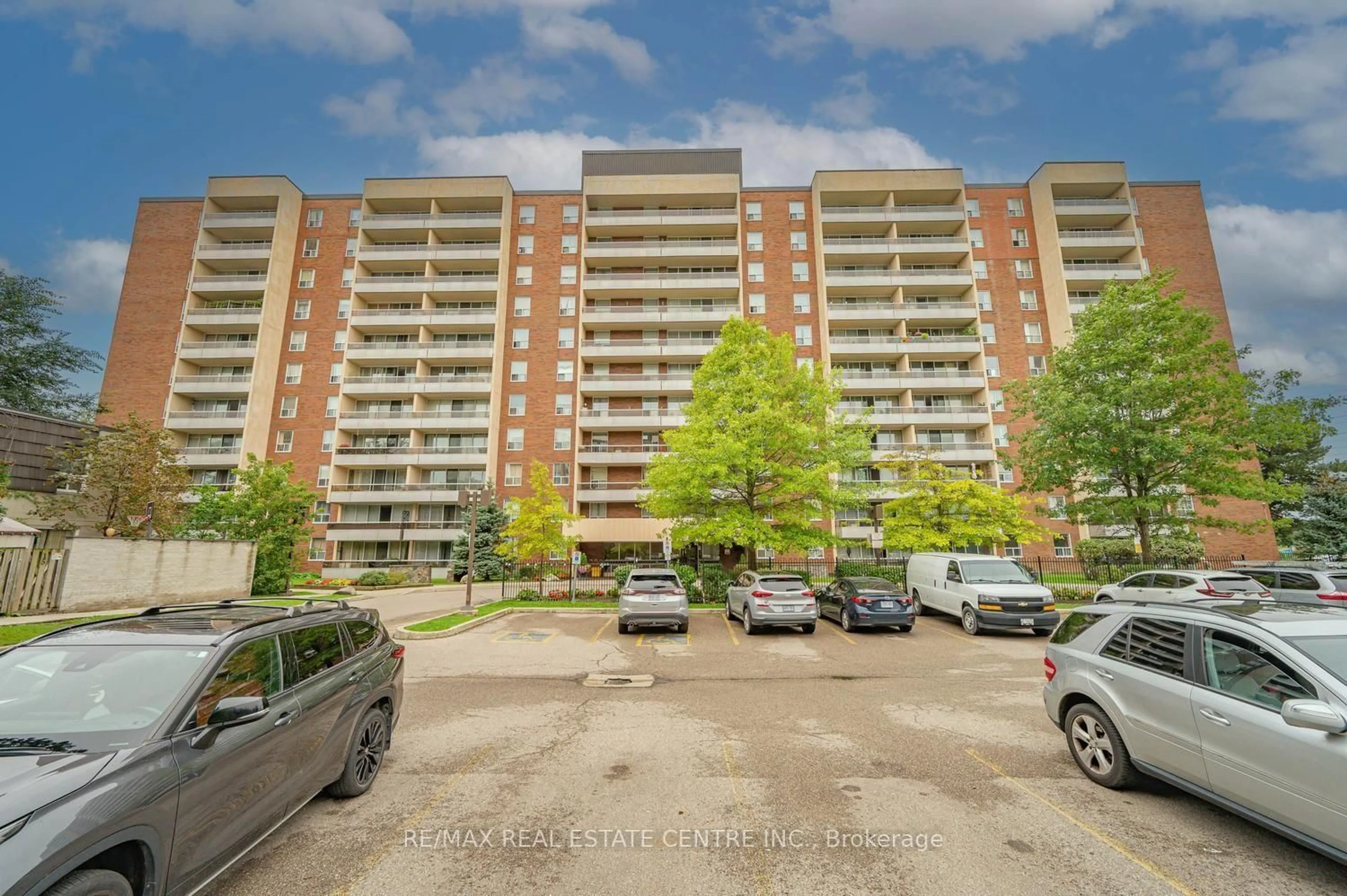 A pic from outside/outdoor area/front of a property/back of a property/a pic from drone, unknown for 25 Four Winds Dr #603, Toronto Ontario M3J 1K8