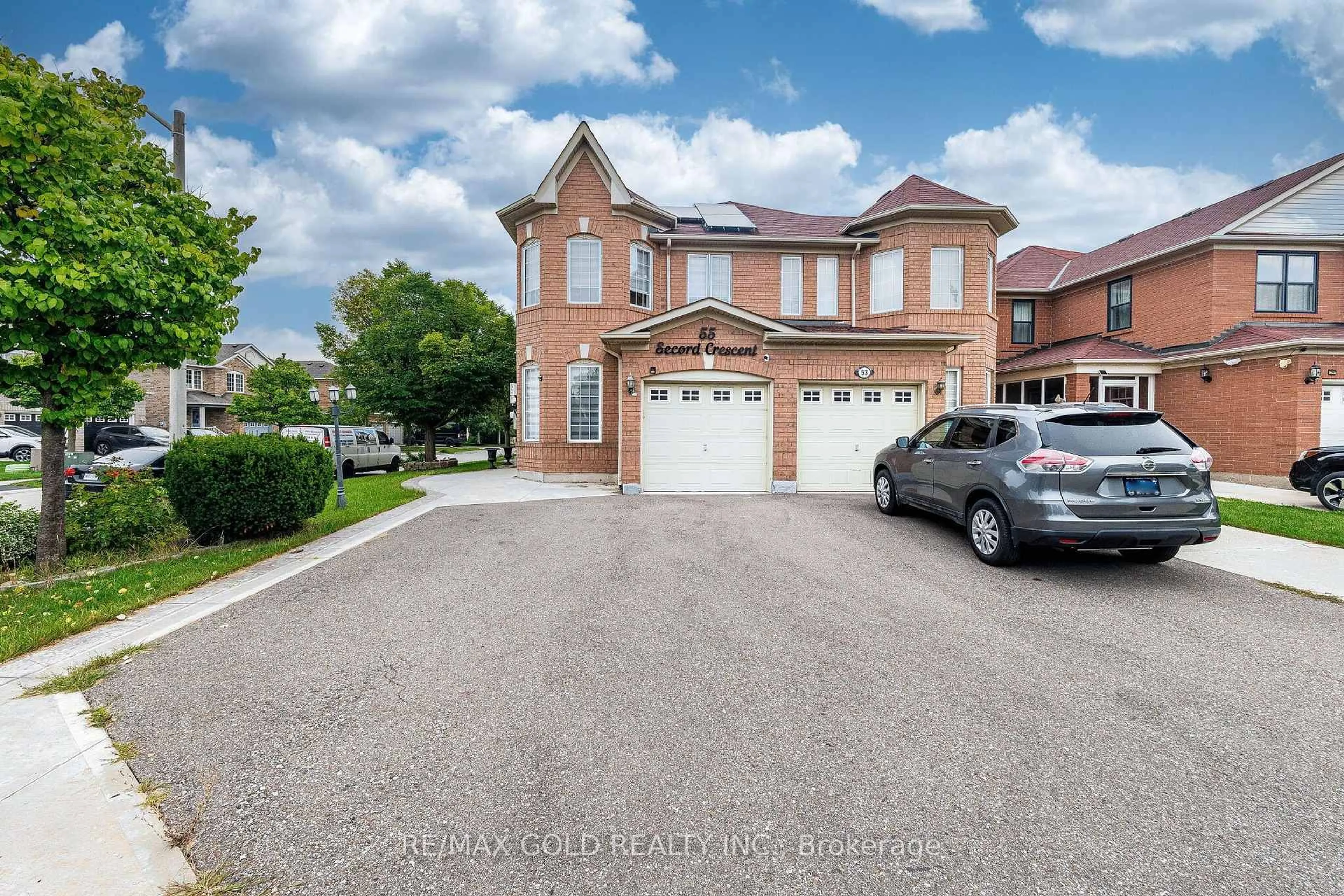 A pic from outside/outdoor area/front of a property/back of a property/a pic from drone, street for 55 Secord Cres, Brampton Ontario L6X 4Y8