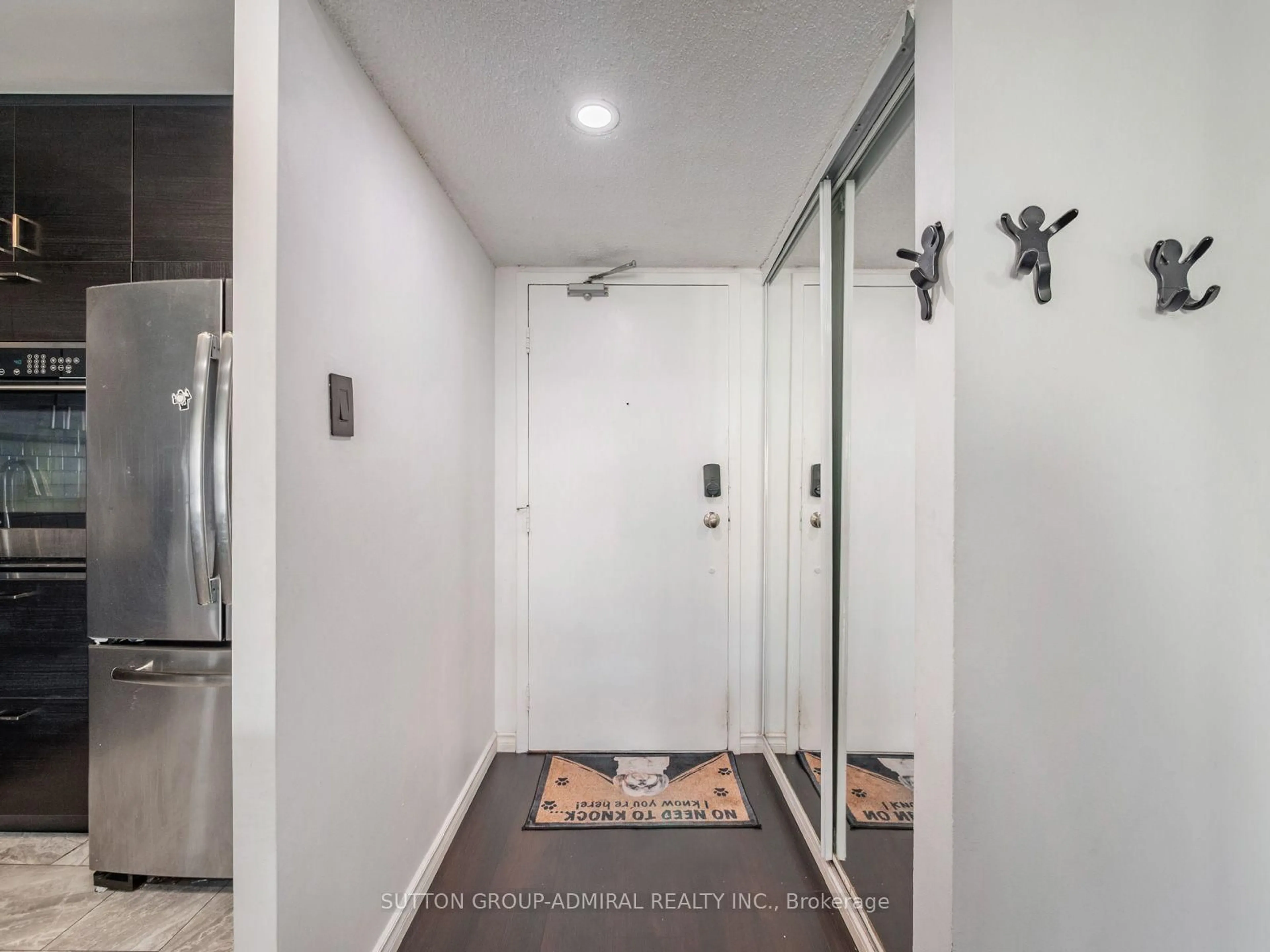 Indoor entryway for 10 Martha Eaton Way #1811, Toronto Ontario M6M 5B3