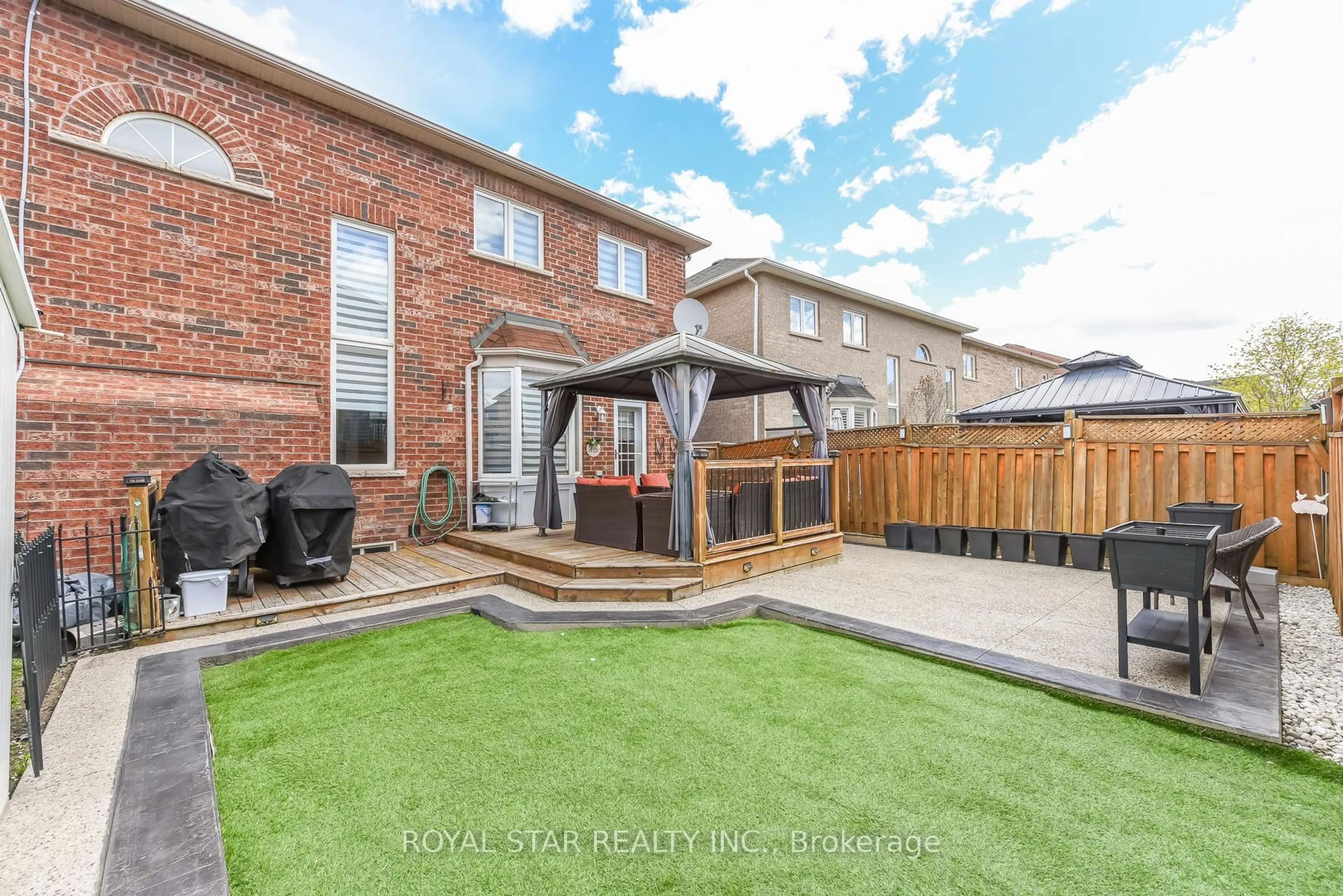 Patio, street for 38 Robitaille Dr, Brampton Ontario L6R 0H6