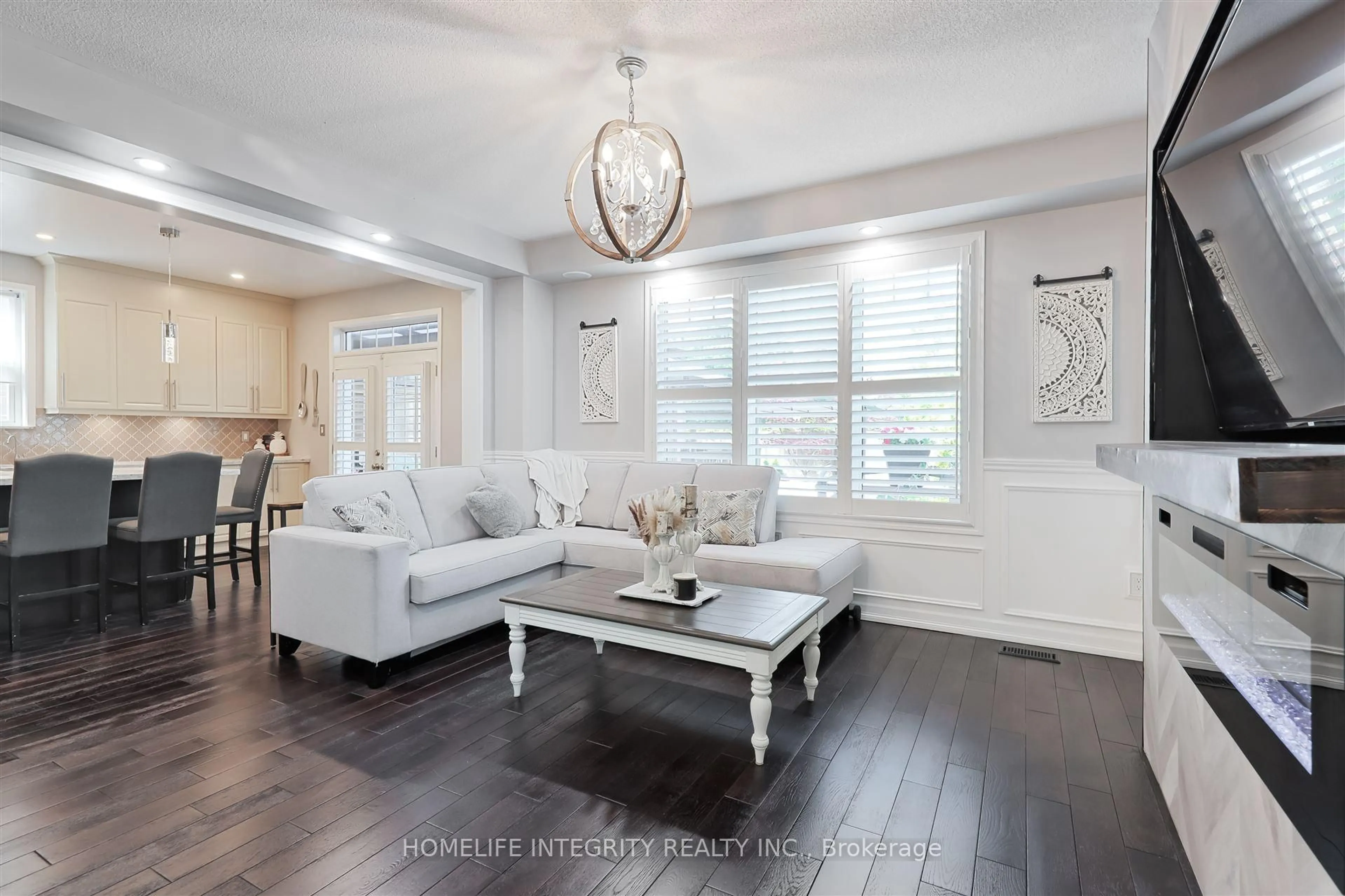 Living room with furniture, unknown for 33 Klemscott Rd, Brampton Ontario L7A 0P5