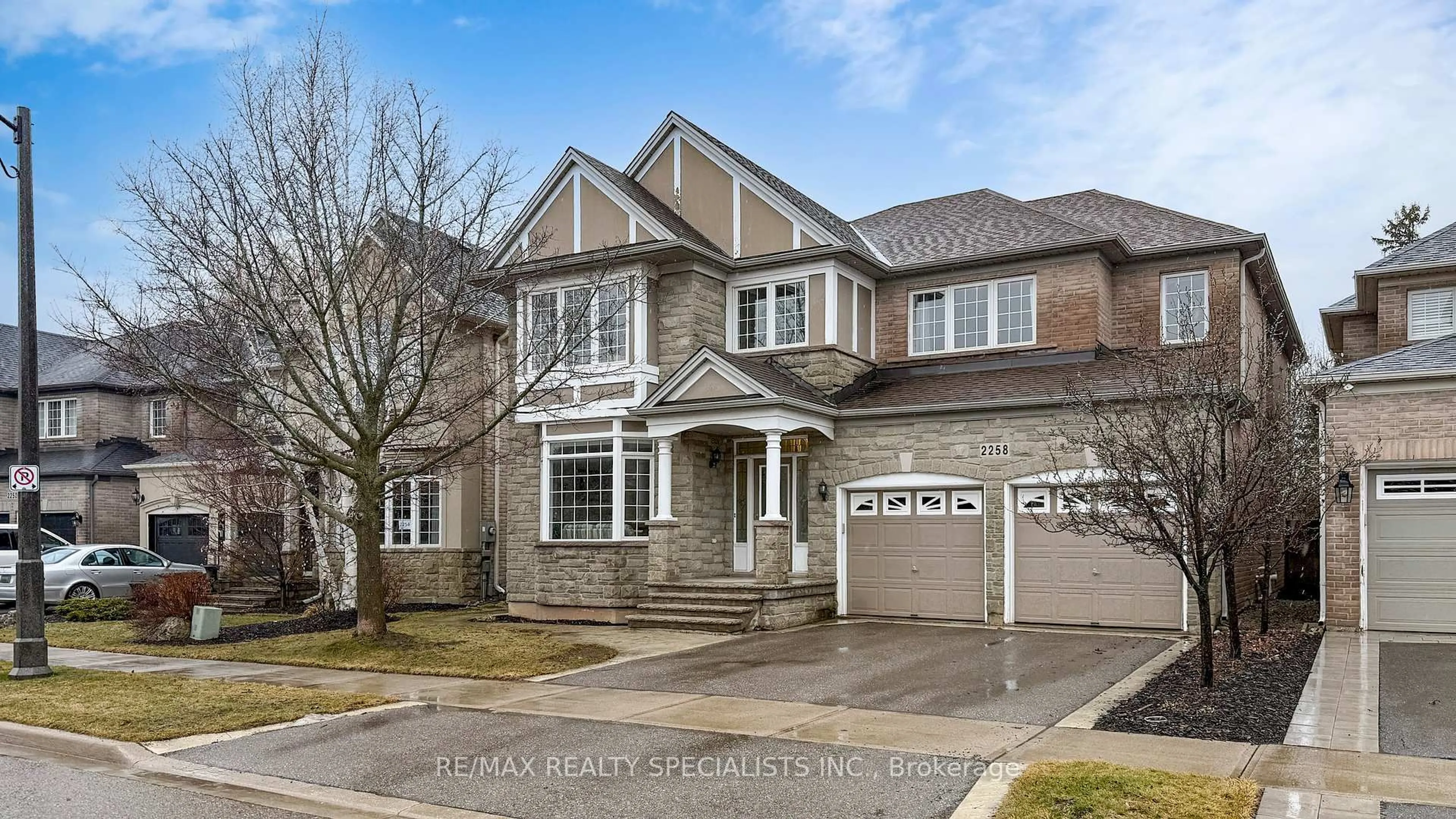 Home with brick exterior material, street for 2258 Rochester Circ, Oakville Ontario L6M 5E1