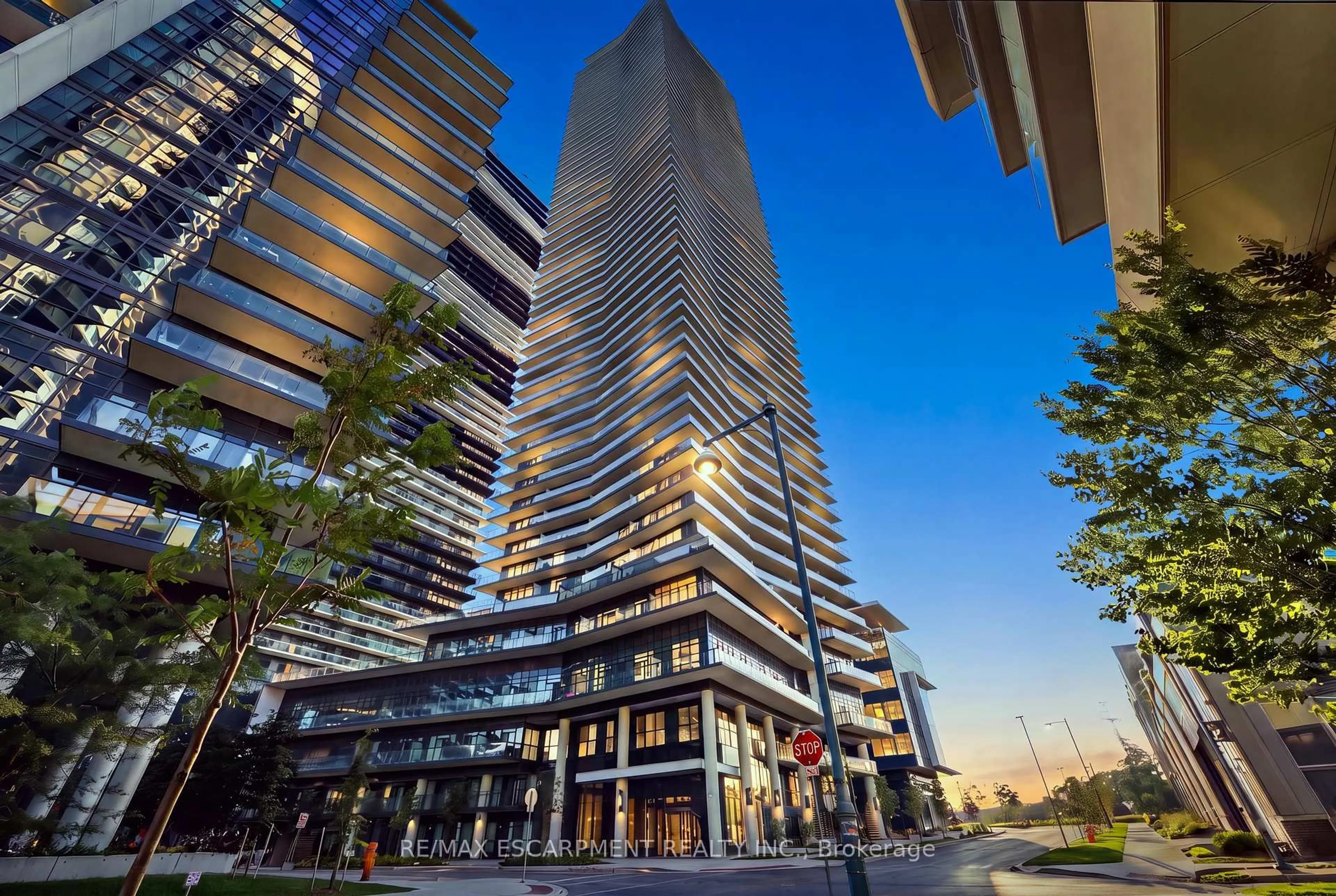 Indoor foyer for 38 Annie Craig Dr #3906, Toronto Ontario M8V 0G9