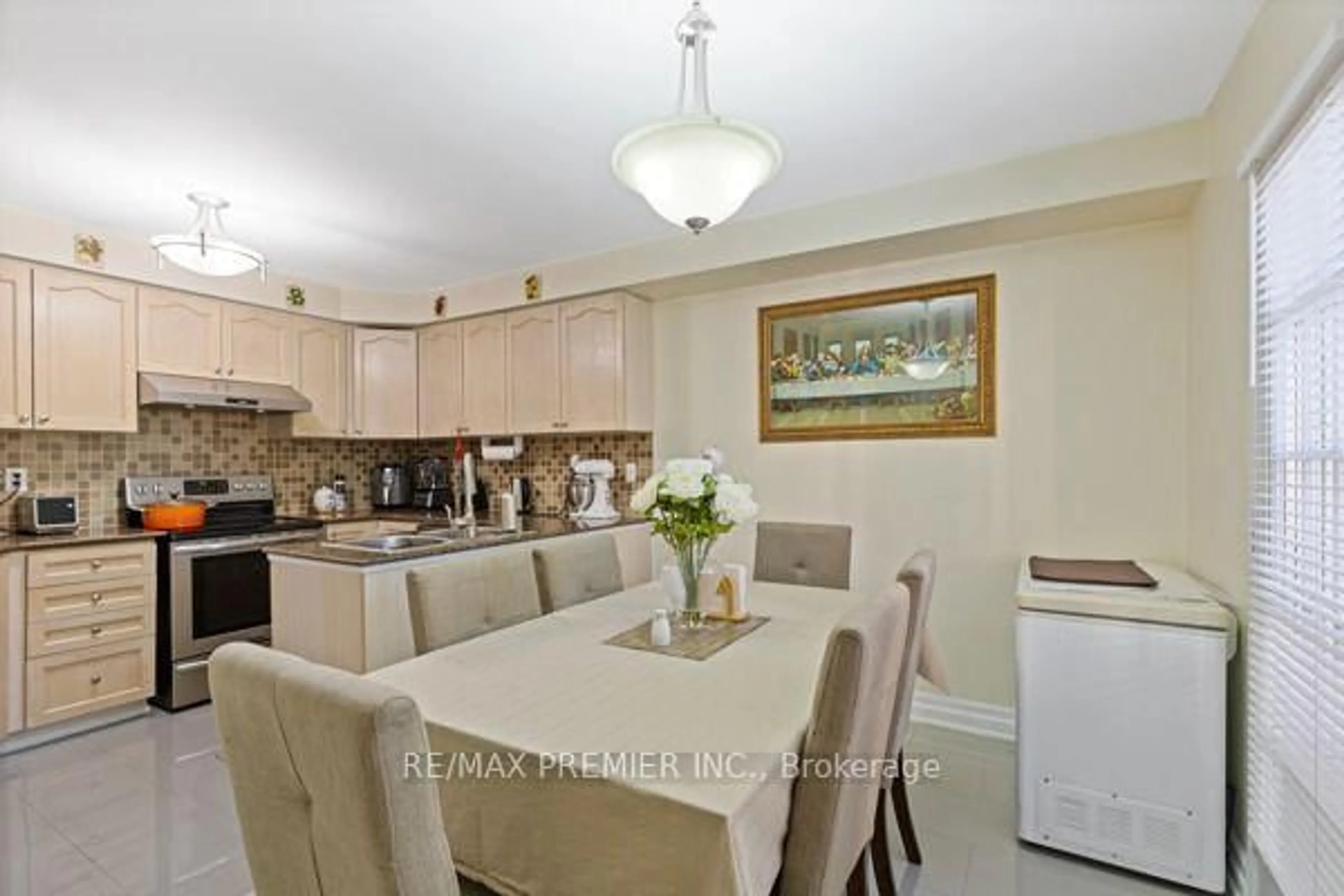 Unknown for 116 Rory Rd #8, Toronto Ontario M6L 3G1