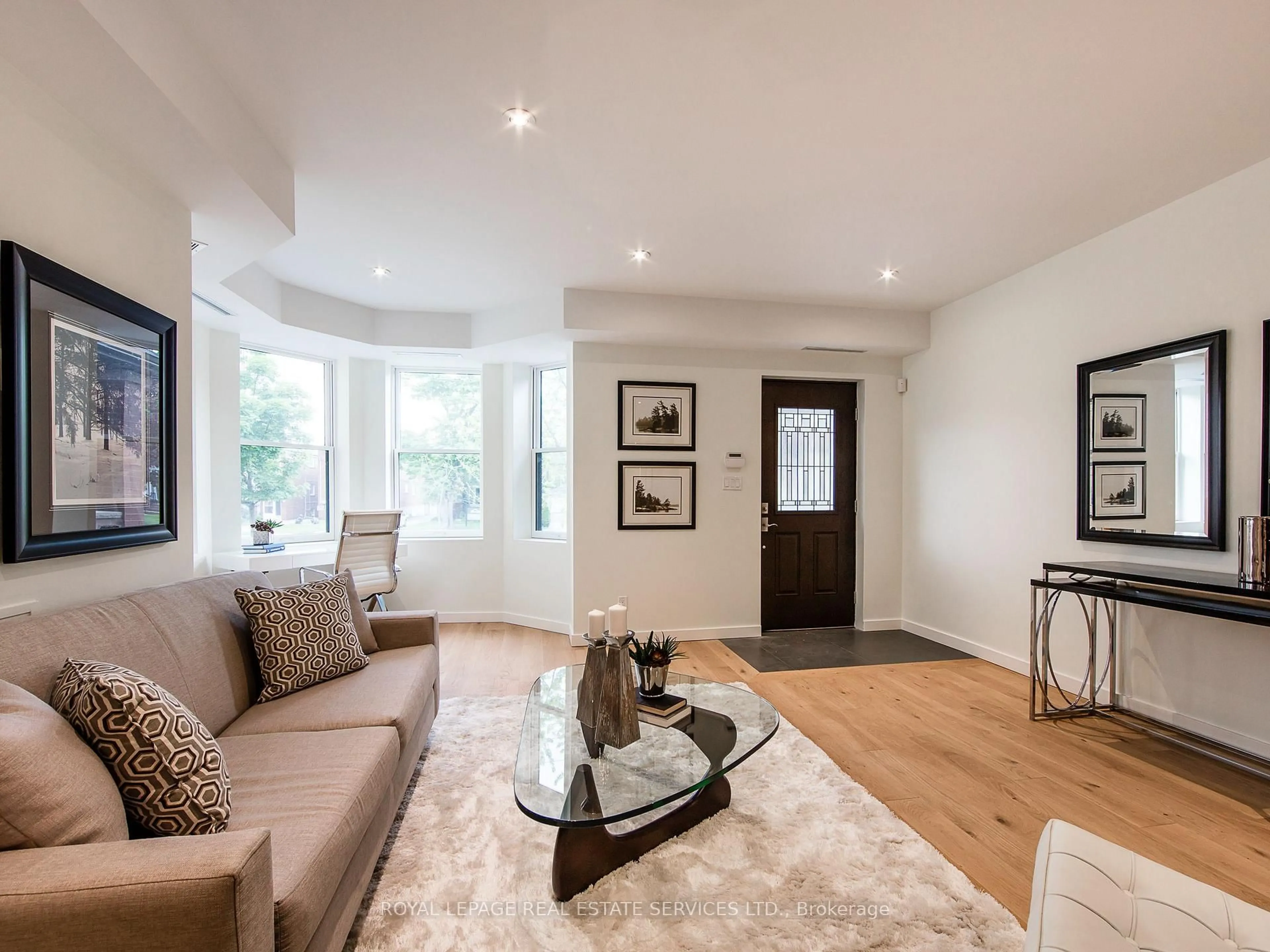 Living room with furniture, unknown for 137 High Park Ave, Toronto Ontario M6P 2S3