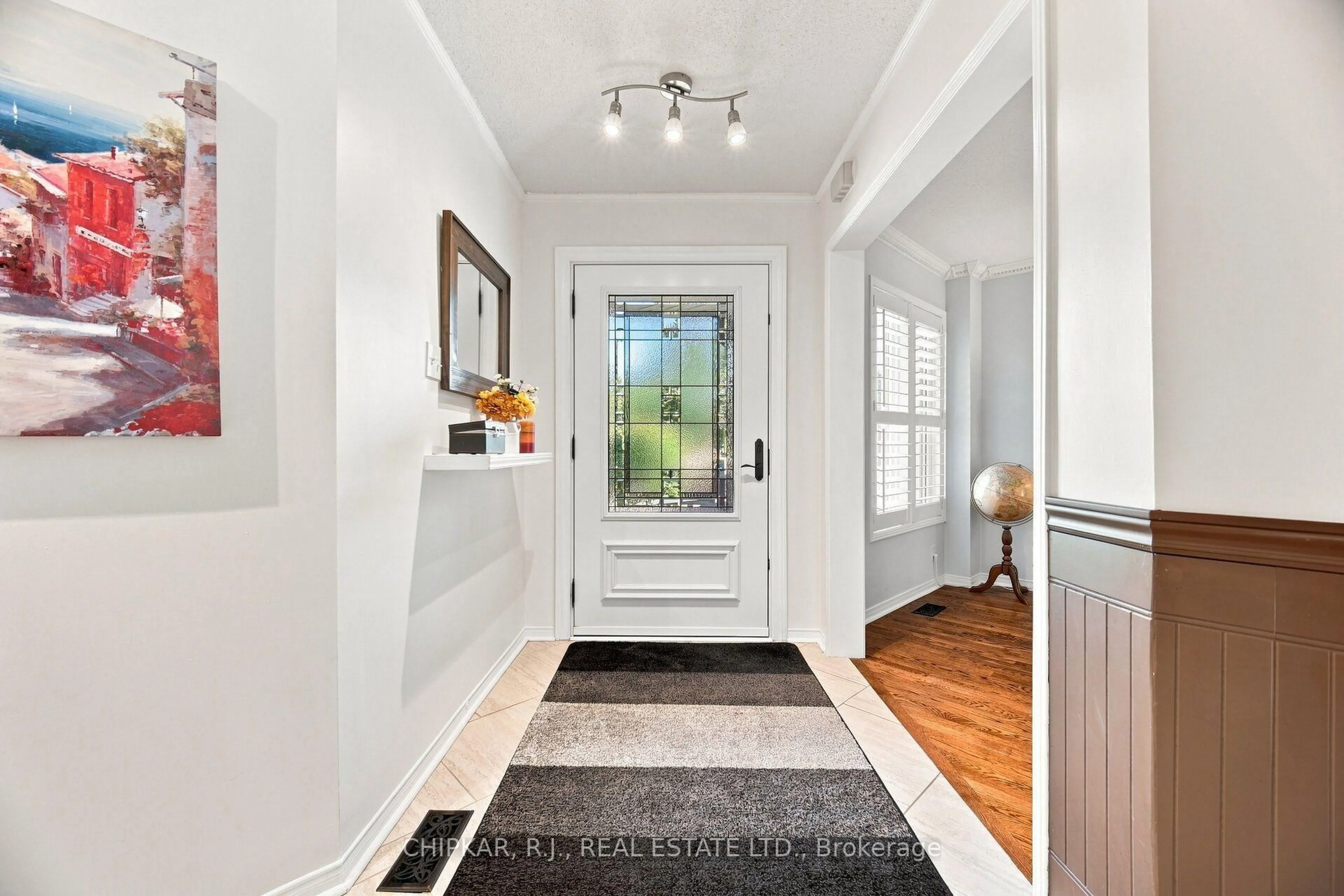 Indoor entryway for 41 Chester Cres, Halton Hills Ontario L7G 5W5