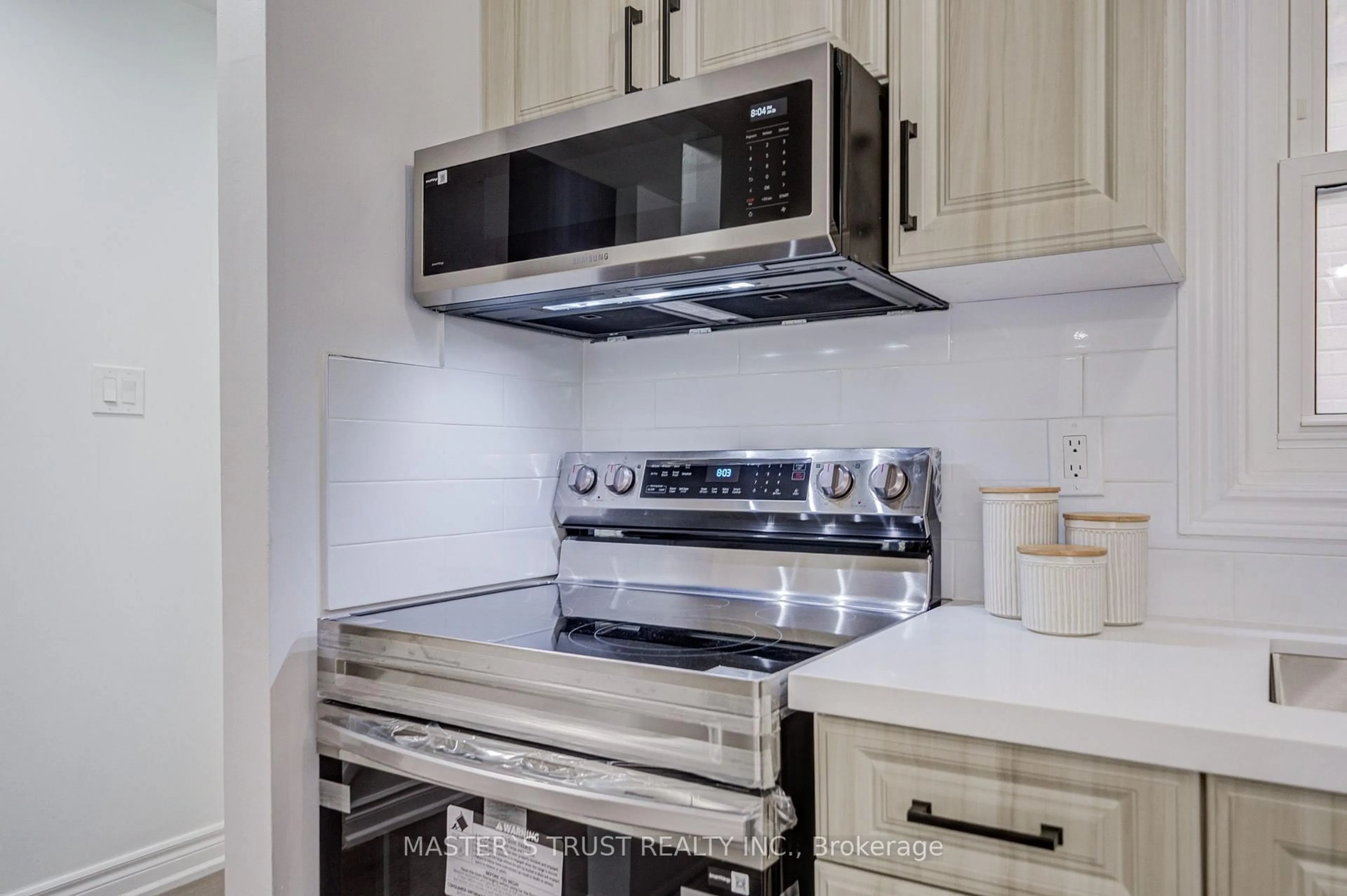 Standard kitchen, ceramic/tile floor for 4 Gatsby Sq, Brampton Ontario L6S 2H4