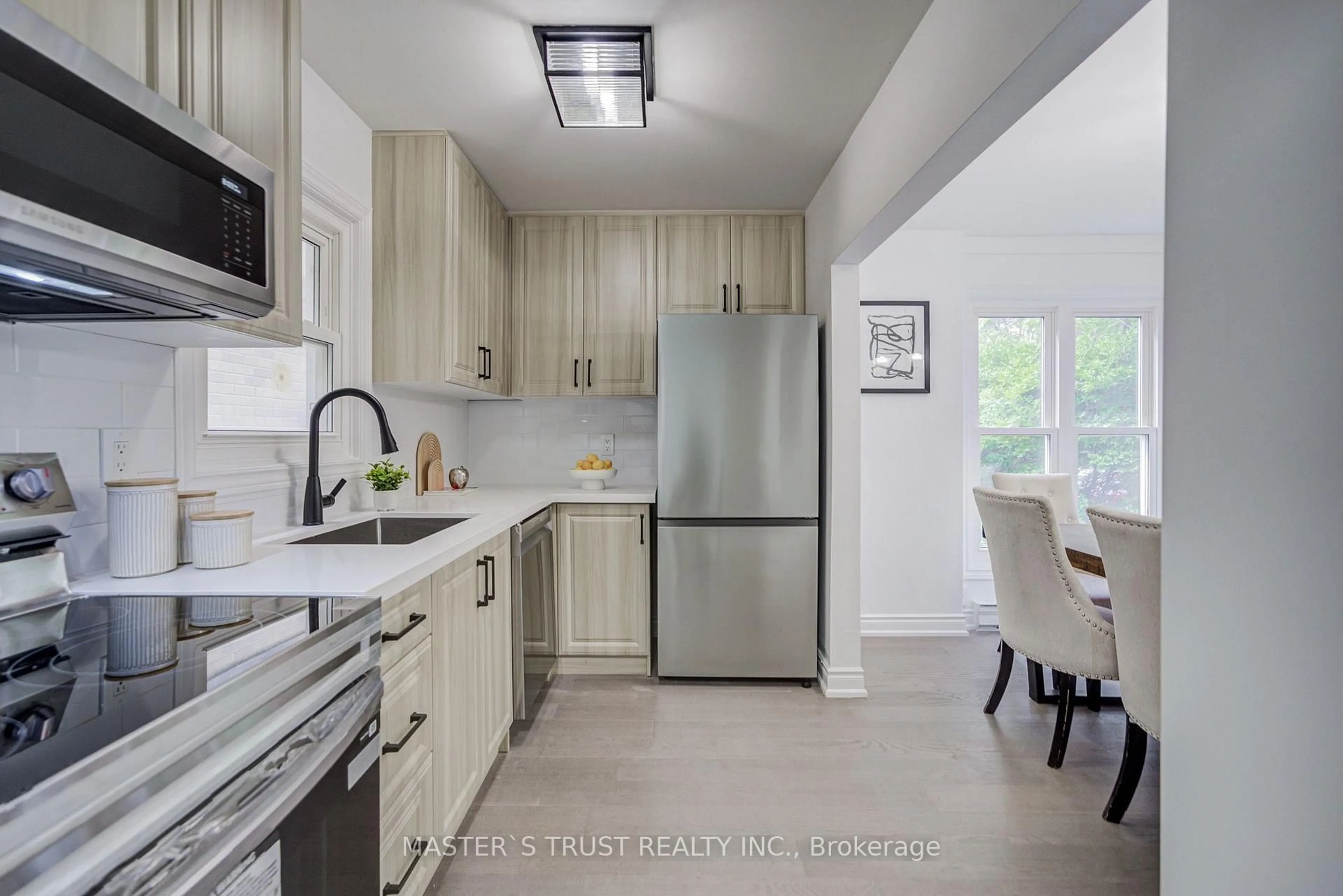 Open concept kitchen, ceramic/tile floor for 4 Gatsby Sq, Brampton Ontario L6S 2H4