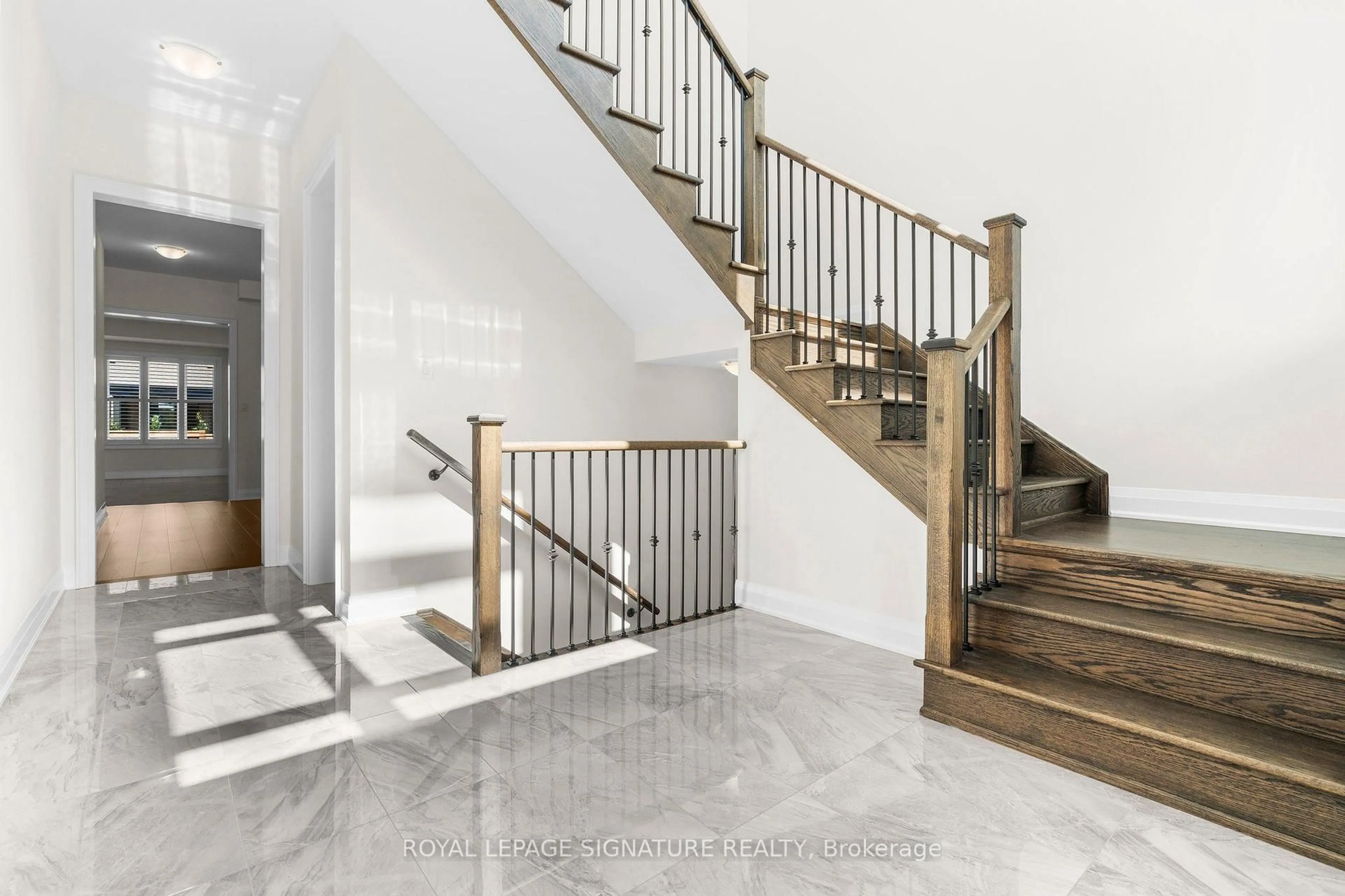 Stairs for 2415 Saw Whet Blvd, Oakville Ontario L6M 5L5