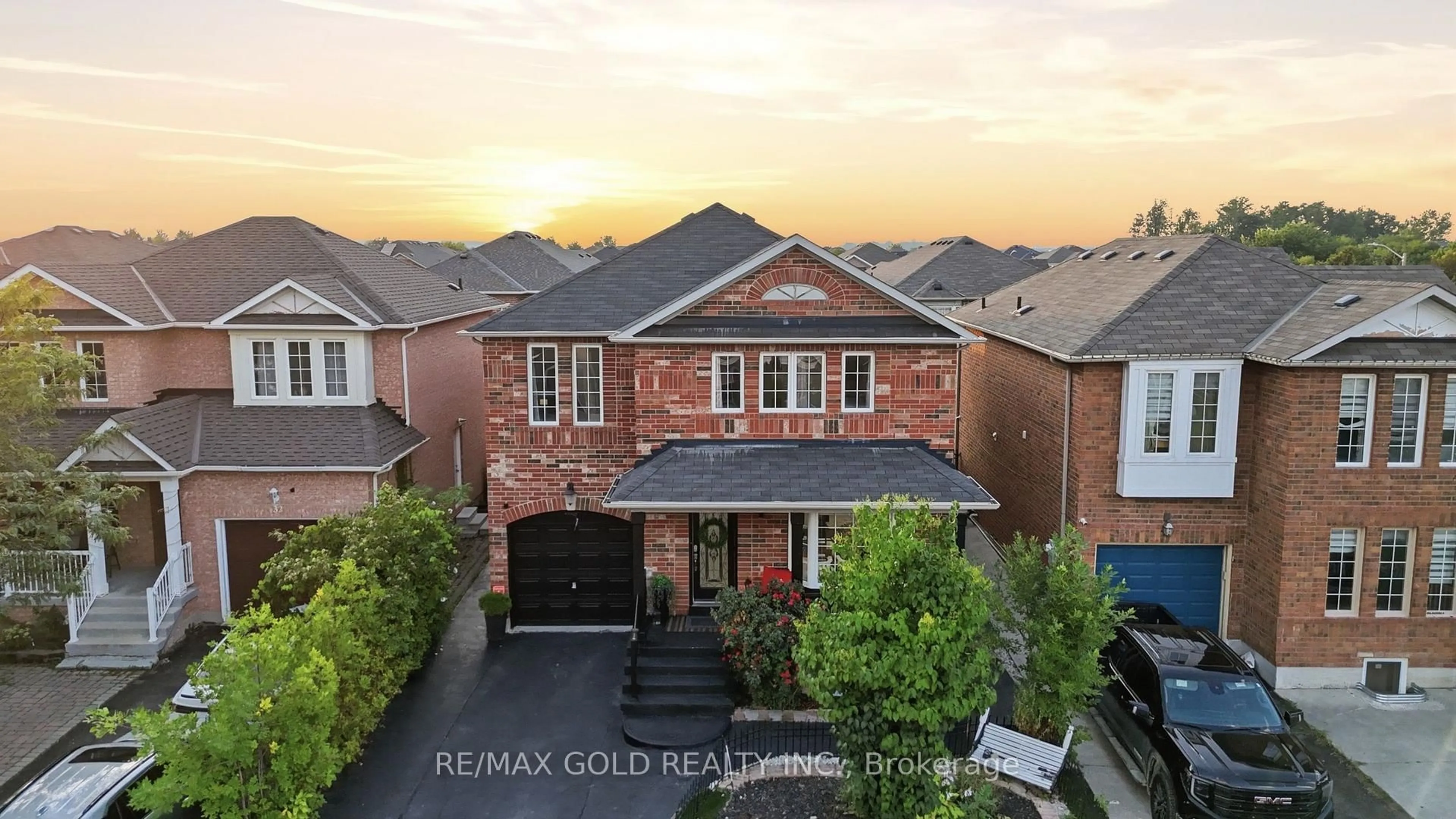 A pic from outside/outdoor area/front of a property/back of a property/a pic from drone, street for 30 Schooner Dr, Brampton Ontario L7A 3H3