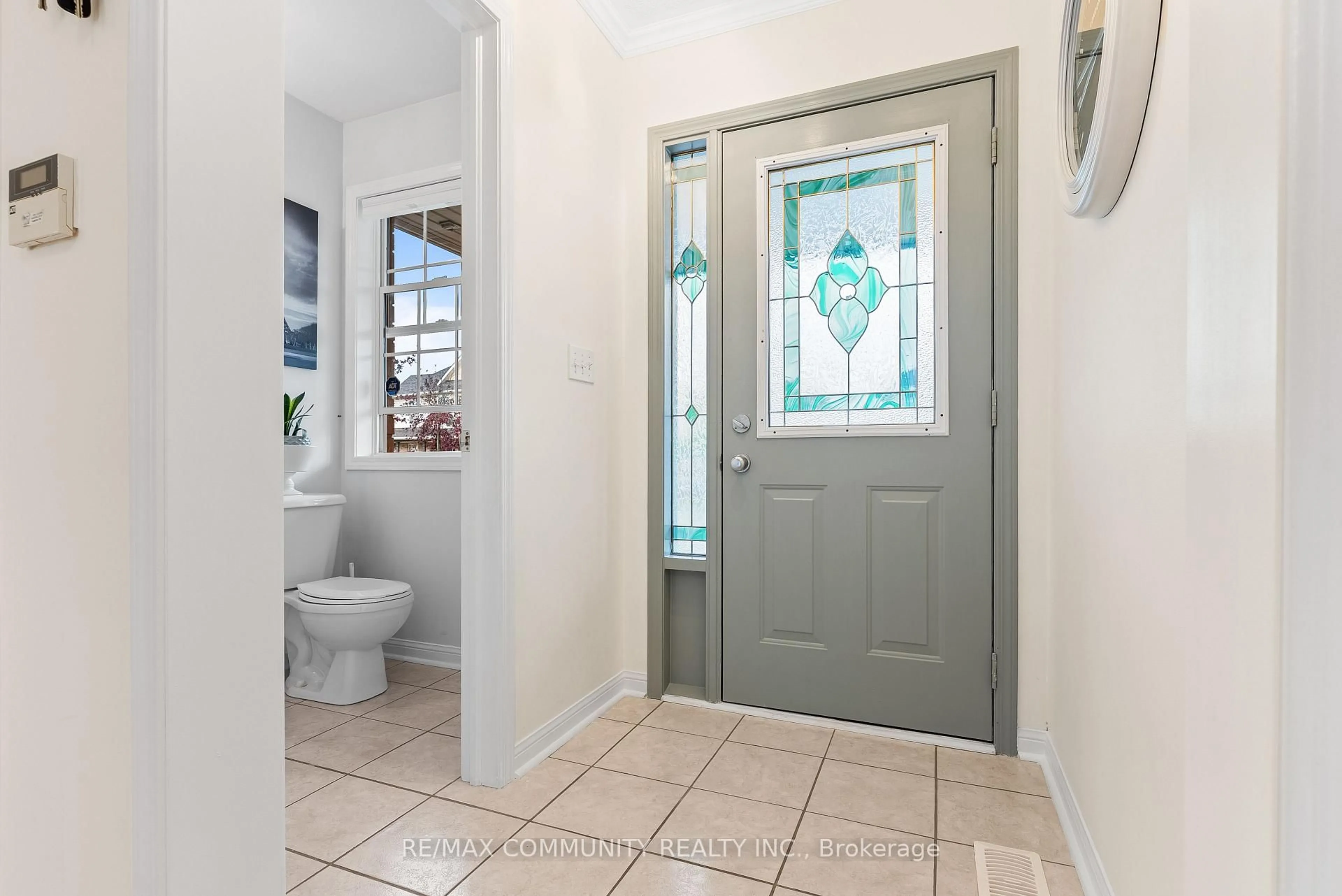 Indoor entryway for 504 Kearns Dr, Milton Ontario L9T 5J9