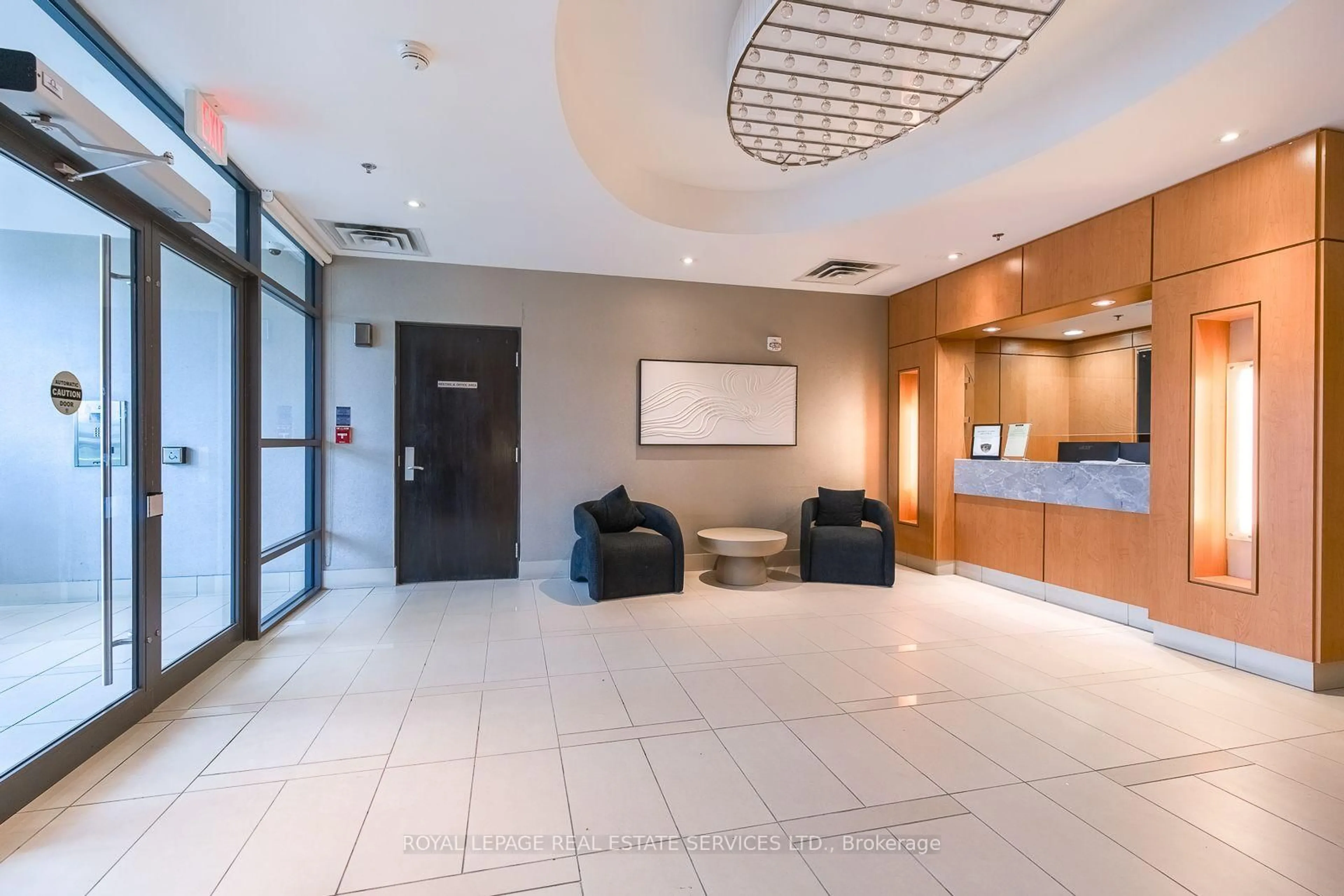 Indoor foyer for 840 Queens Plate Dr #1605, Toronto Ontario M9W 0E7