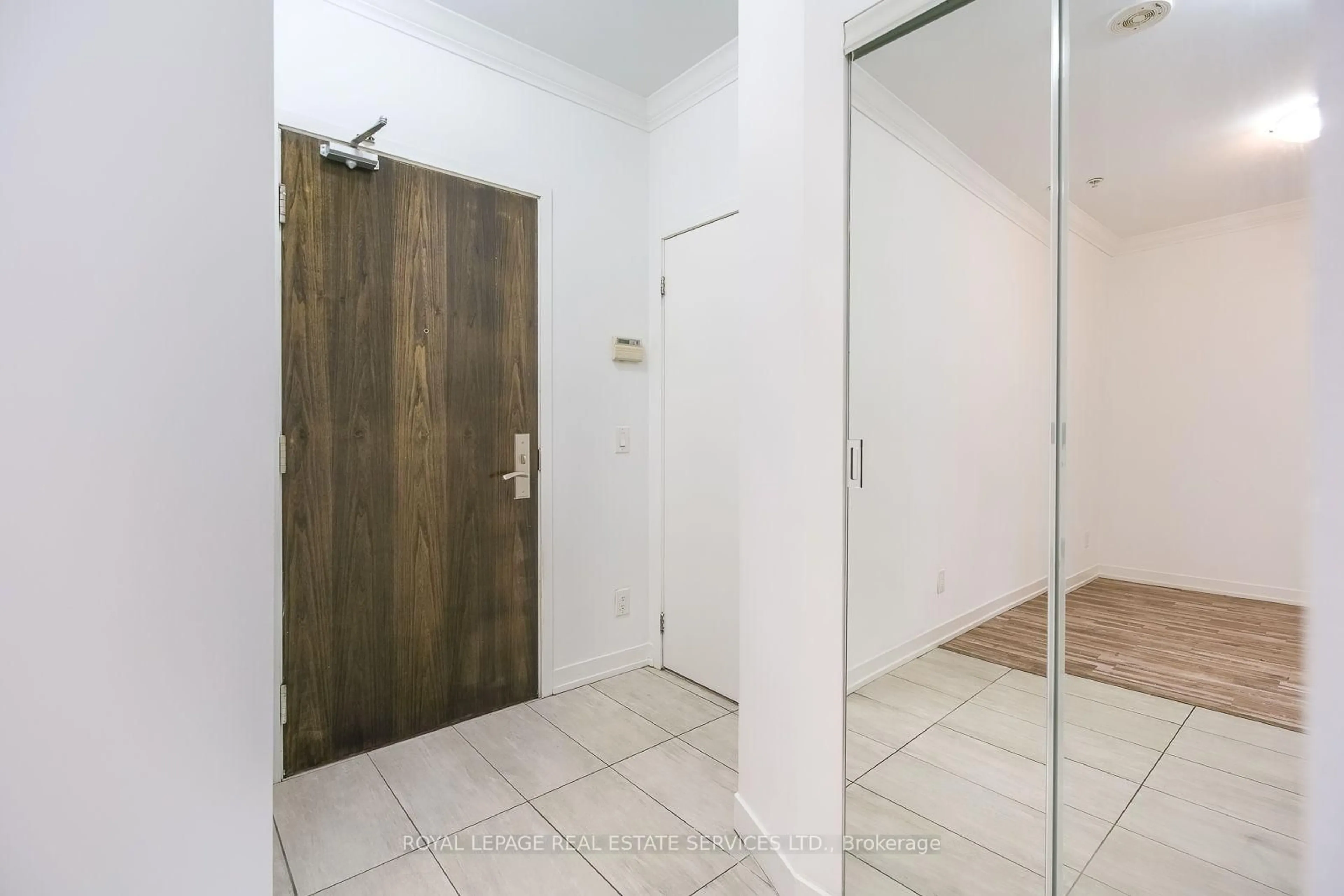 Indoor foyer for 840 Queens Plate Dr #1605, Toronto Ontario M9W 0E7