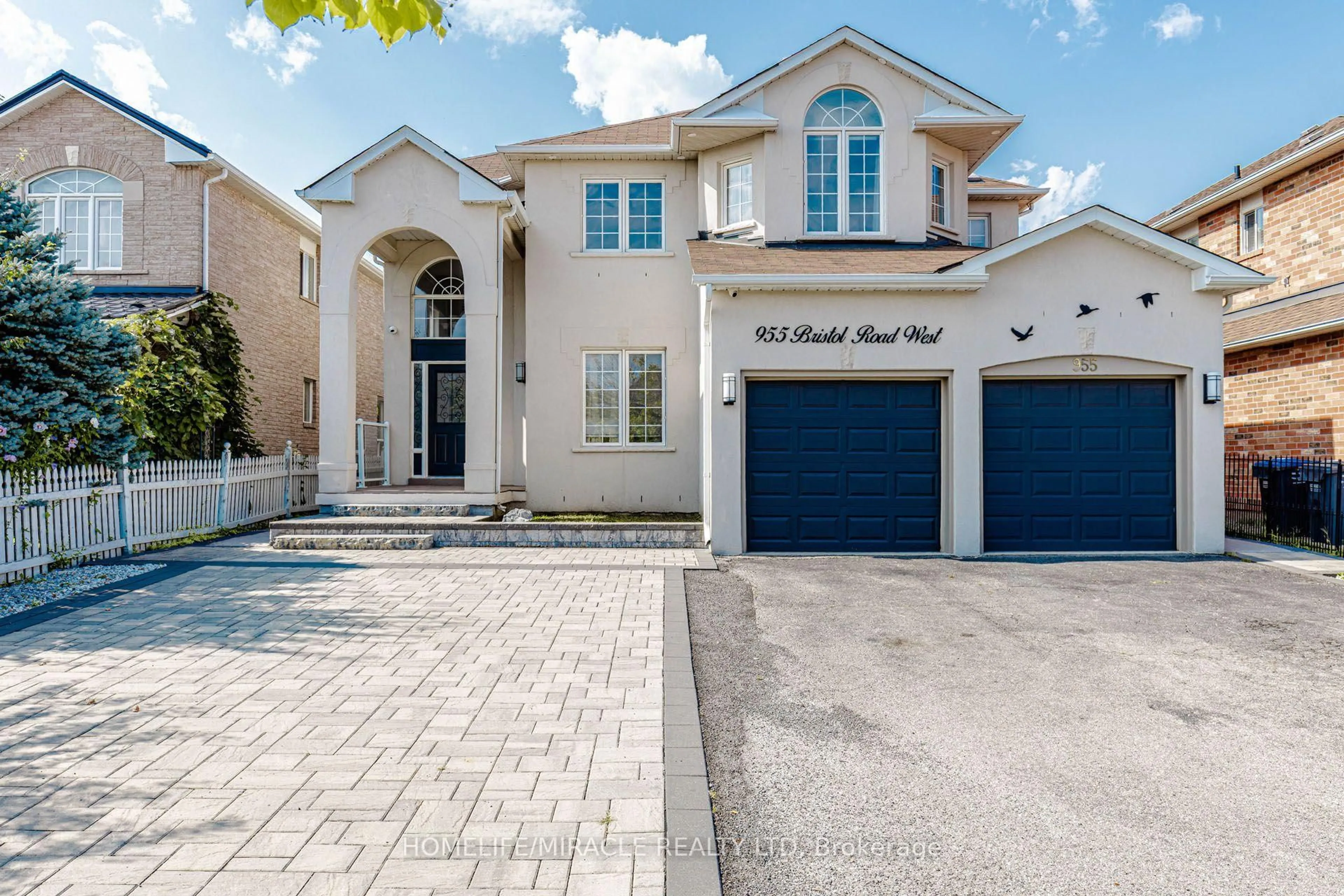 Home with brick exterior material, street for 955 Bristol Rd, Mississauga Ontario L5V 2N9
