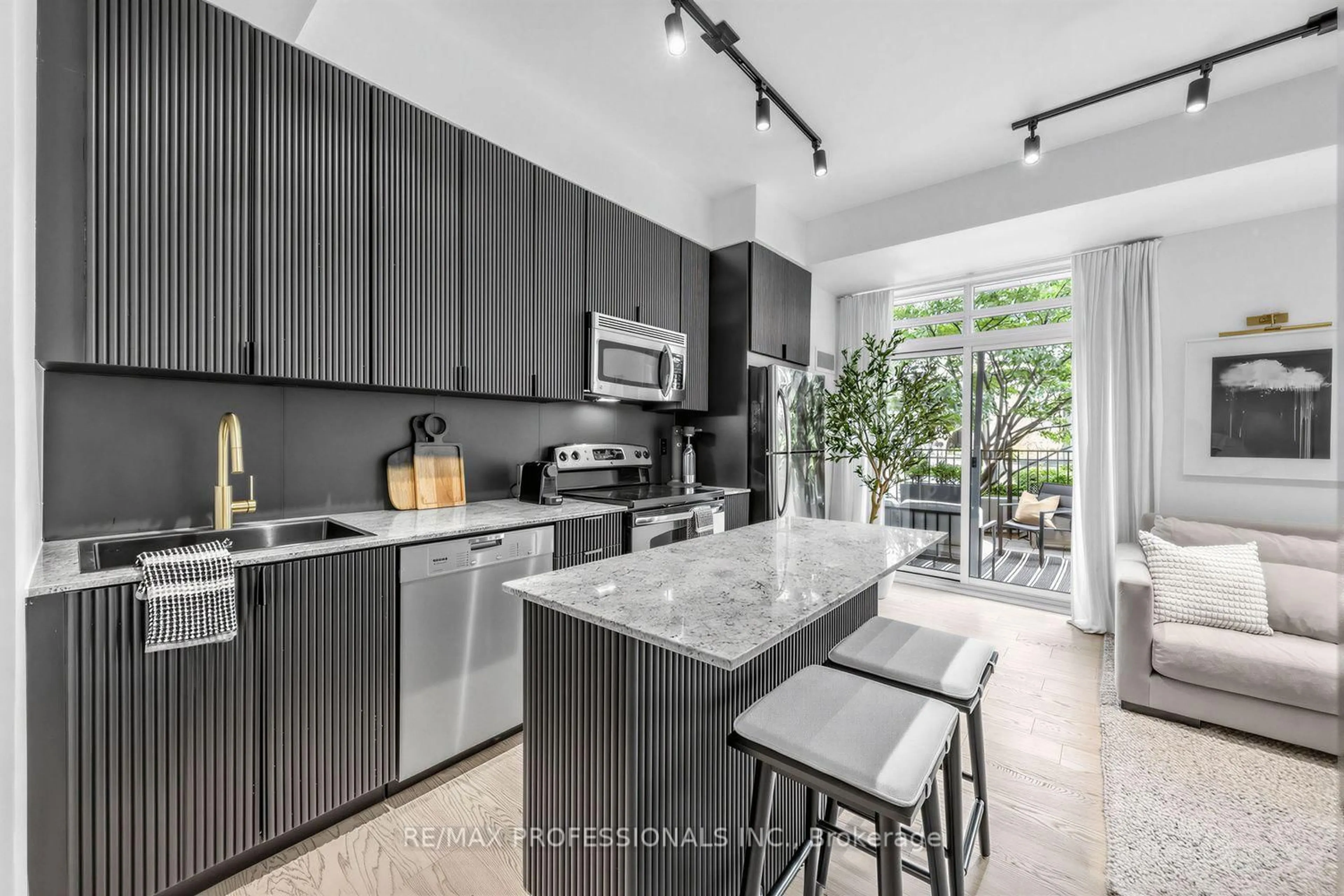 Open concept kitchen, unknown for 155 Legion Rd #402, Toronto Ontario M8Y 0A7
