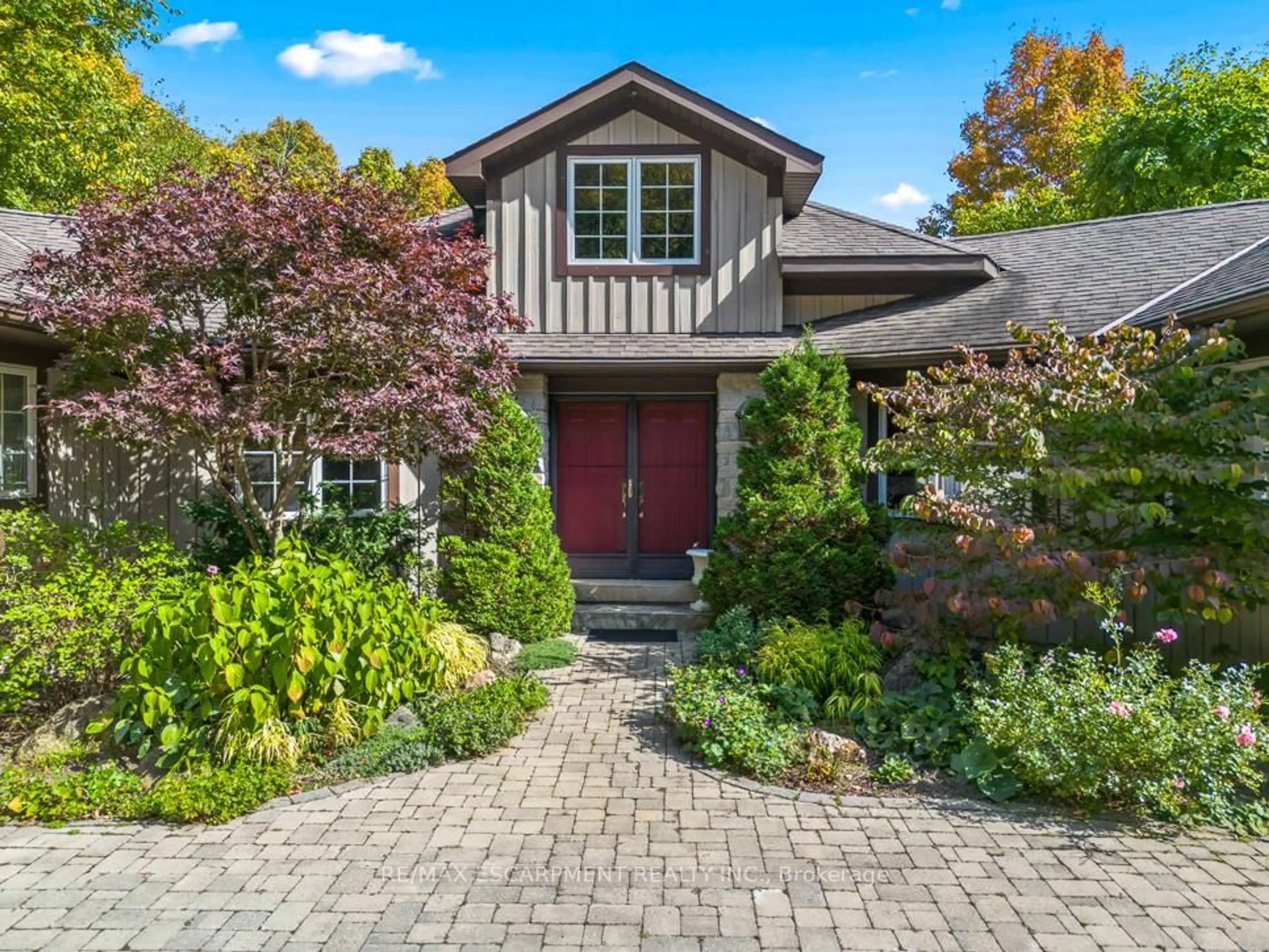 Home with brick exterior material, street for 22 Southridge Tr, Caledon Ontario L7K 0B3