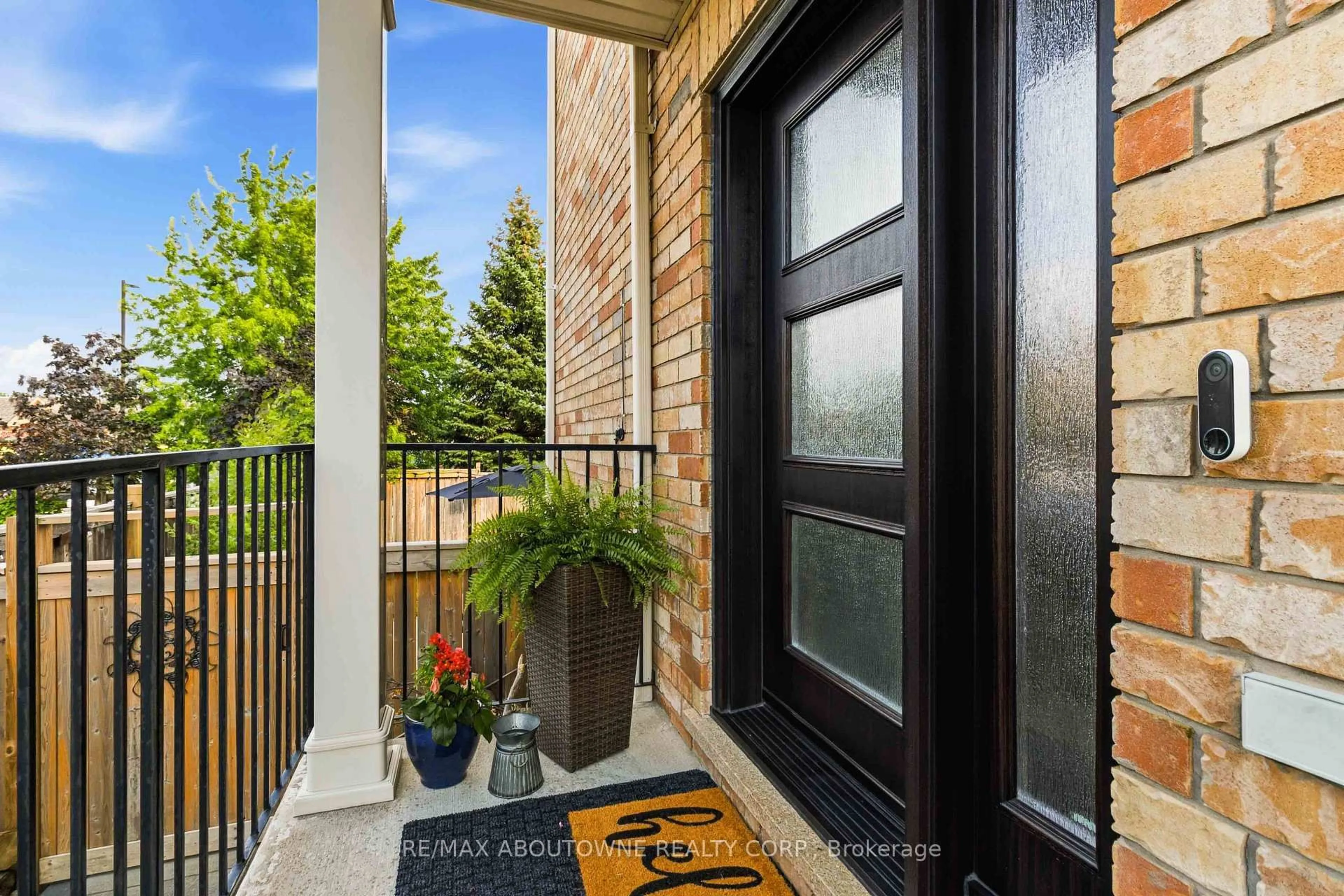 Indoor entryway for 2228 Jillian Lane, Oakville Ontario L6M 0G7