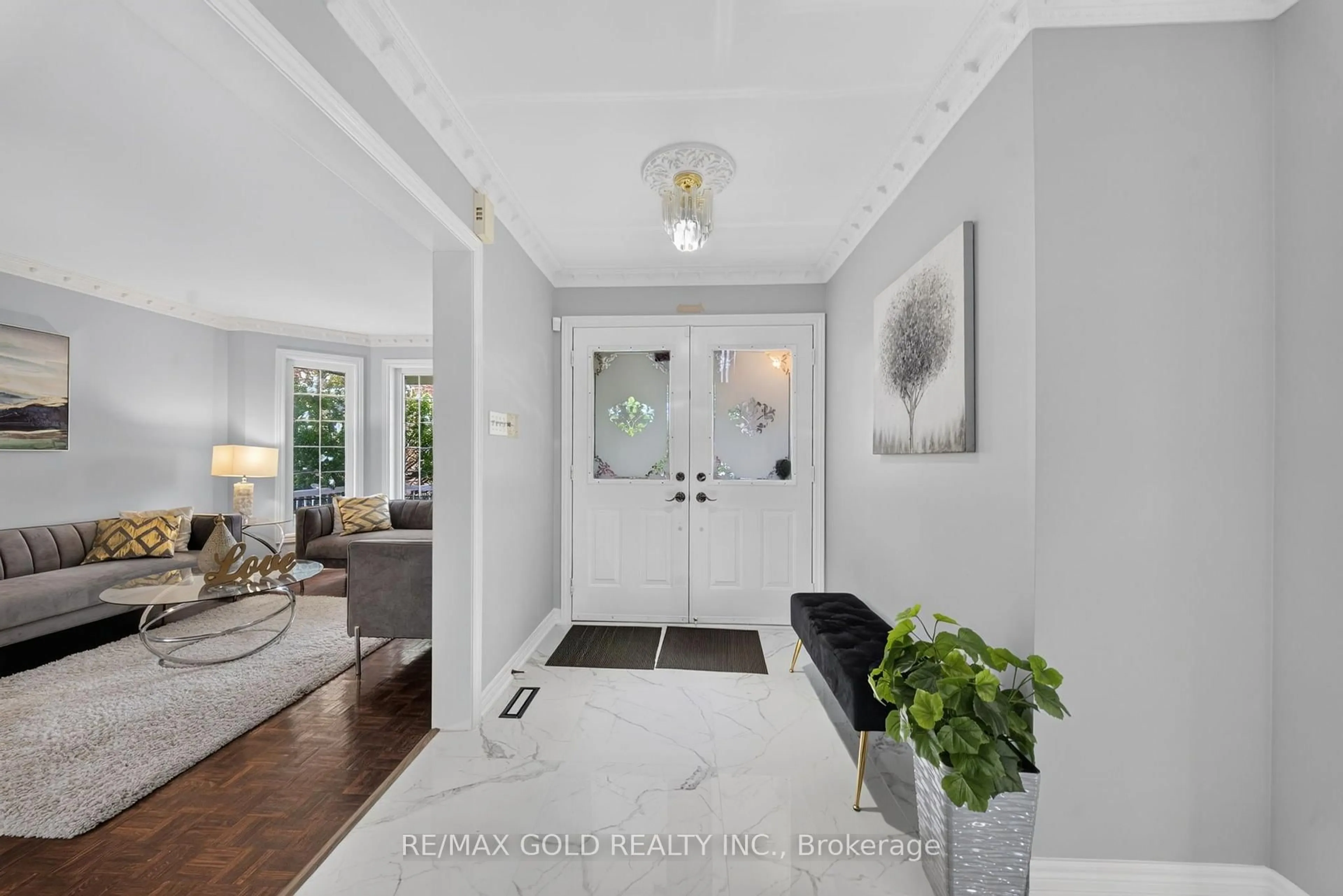 Indoor entryway for 24 Quintessa Tr, Brampton Ontario L6R 2V4