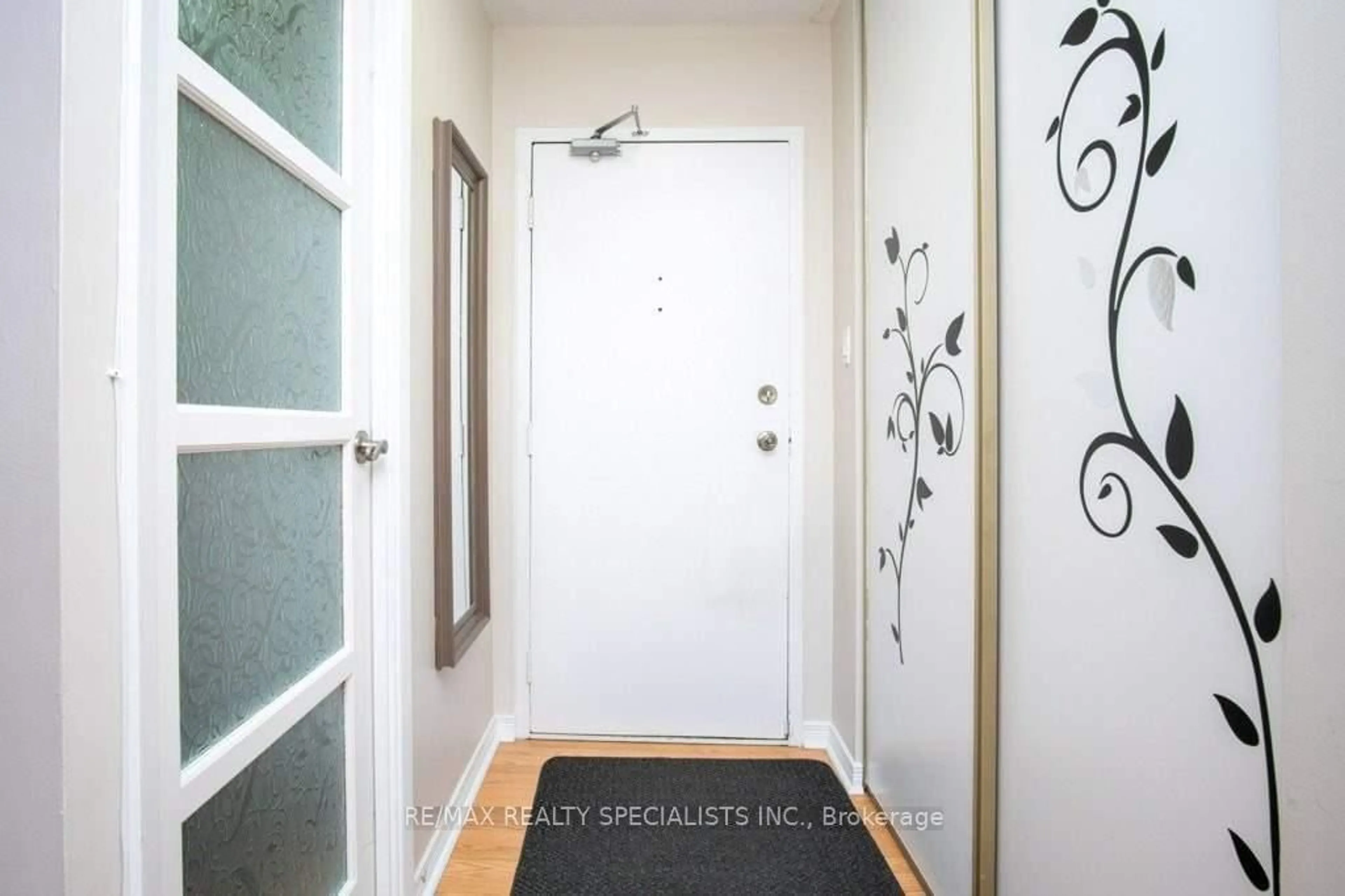 Indoor entryway for 700 Dynes Rd #601, Burlington Ontario L7N 3M2