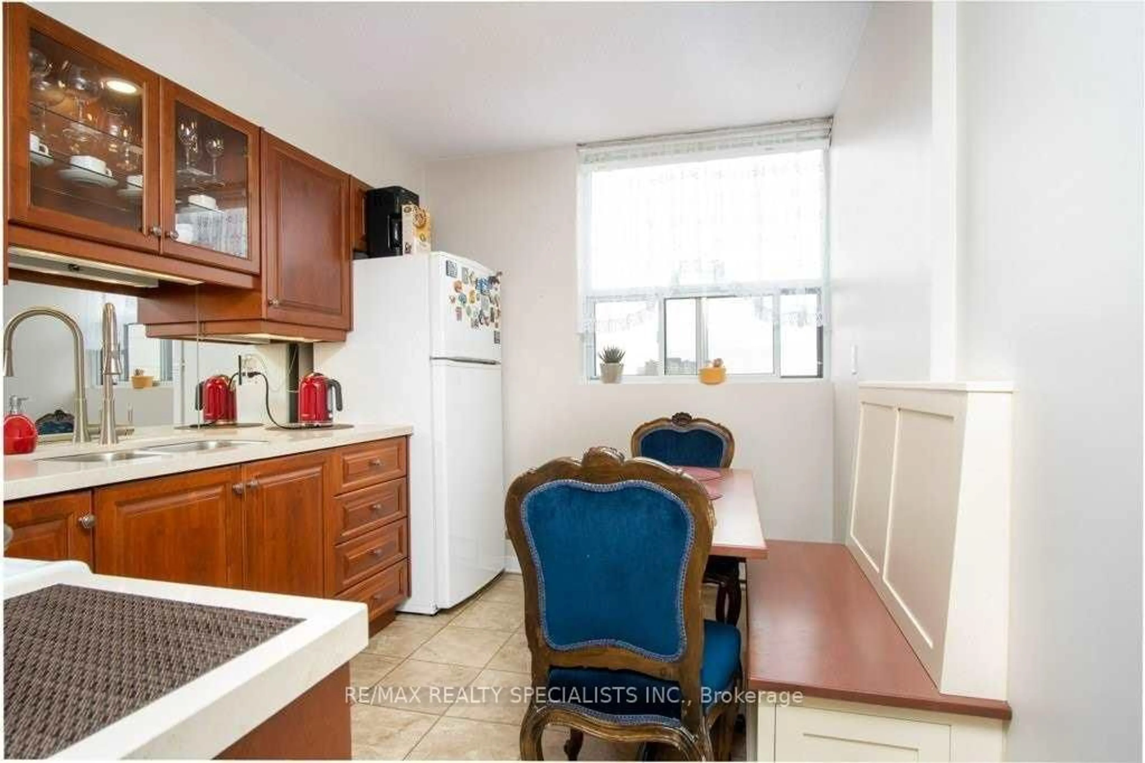 Standard kitchen, unknown for 700 Dynes Rd #601, Burlington Ontario L7N 3M2