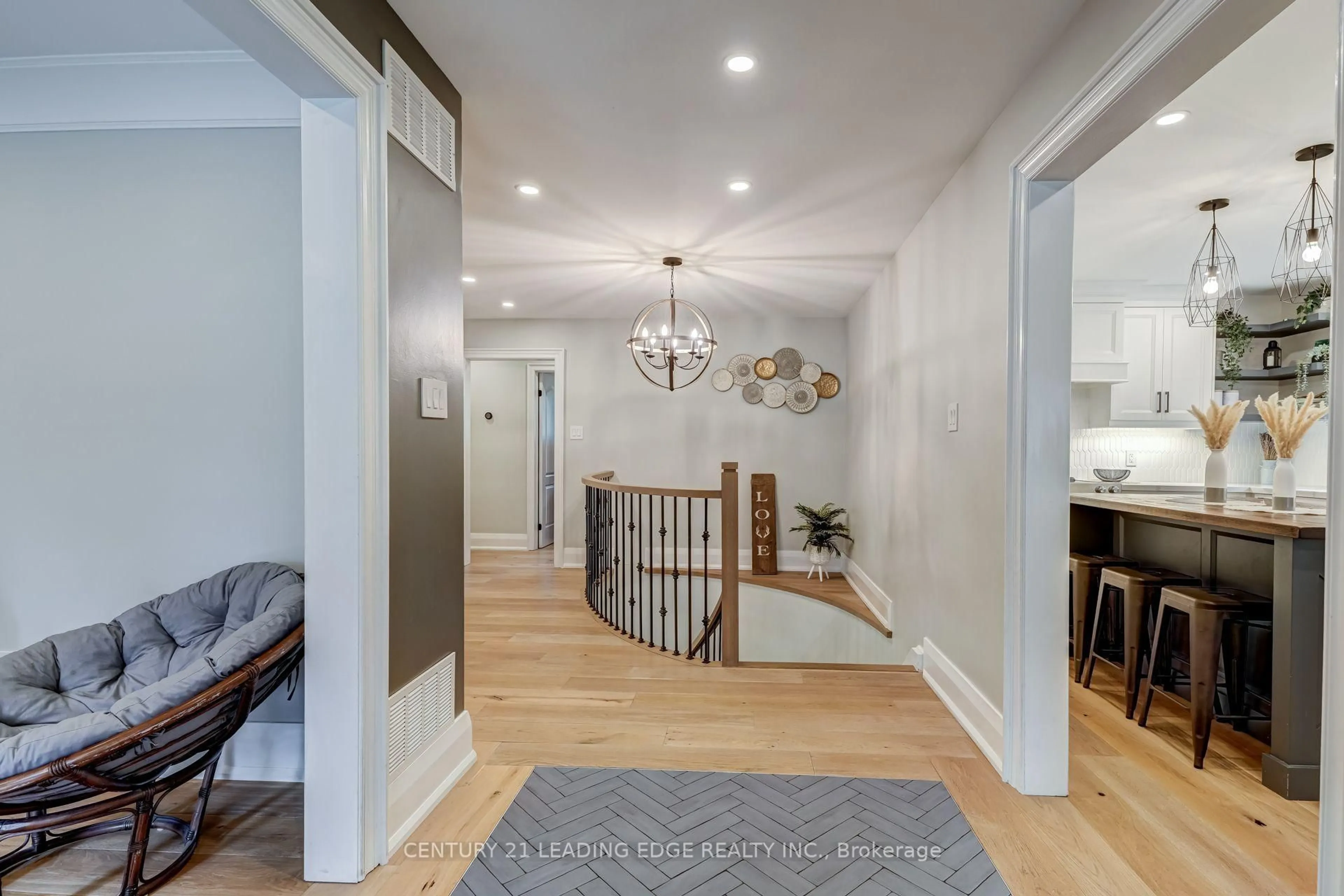 Indoor entryway for 5 Mountbatten Rd, Toronto Ontario M9P 1Y8