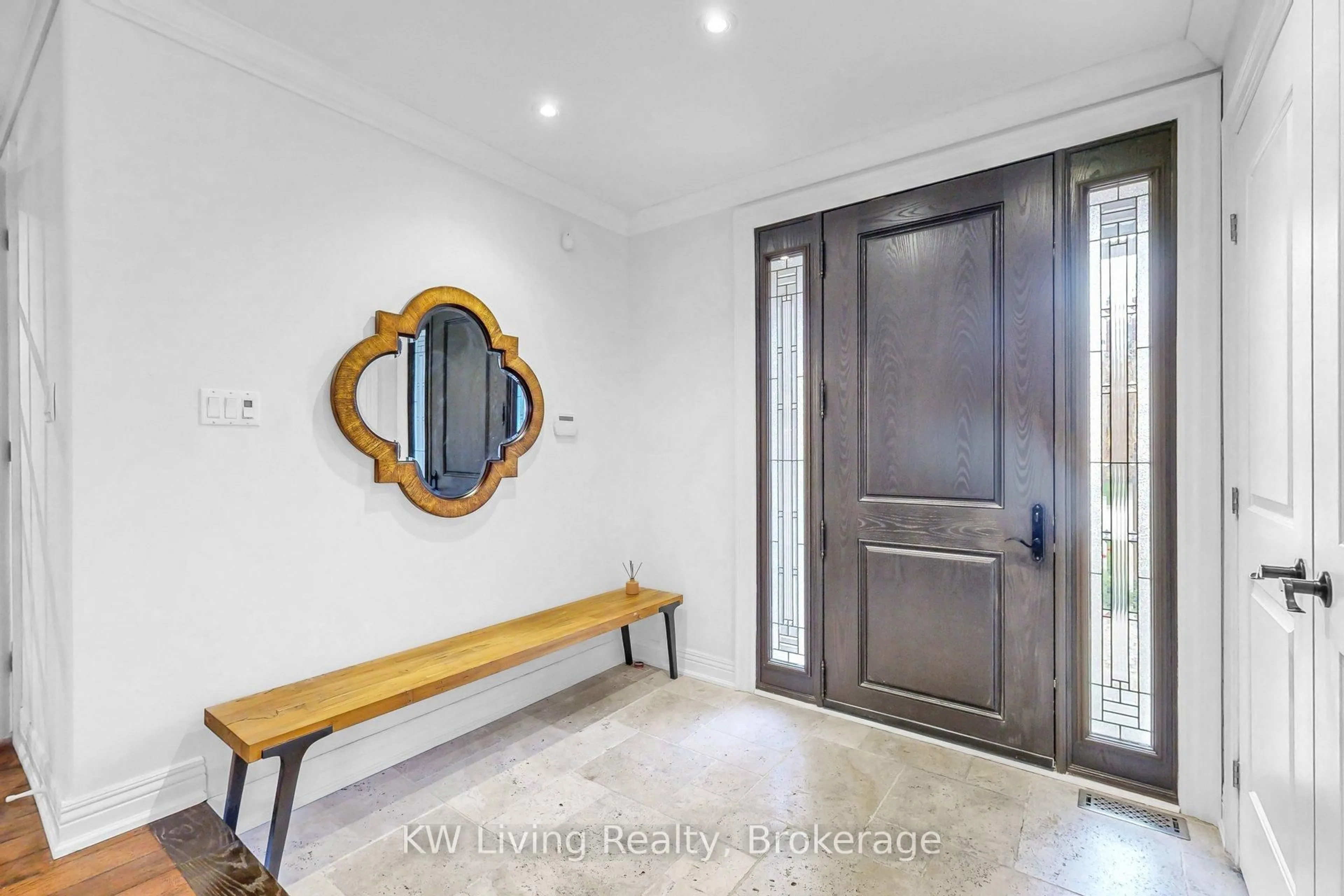 Indoor entryway for 5167 Frybrook Crt, Mississauga Ontario L5M 5A8