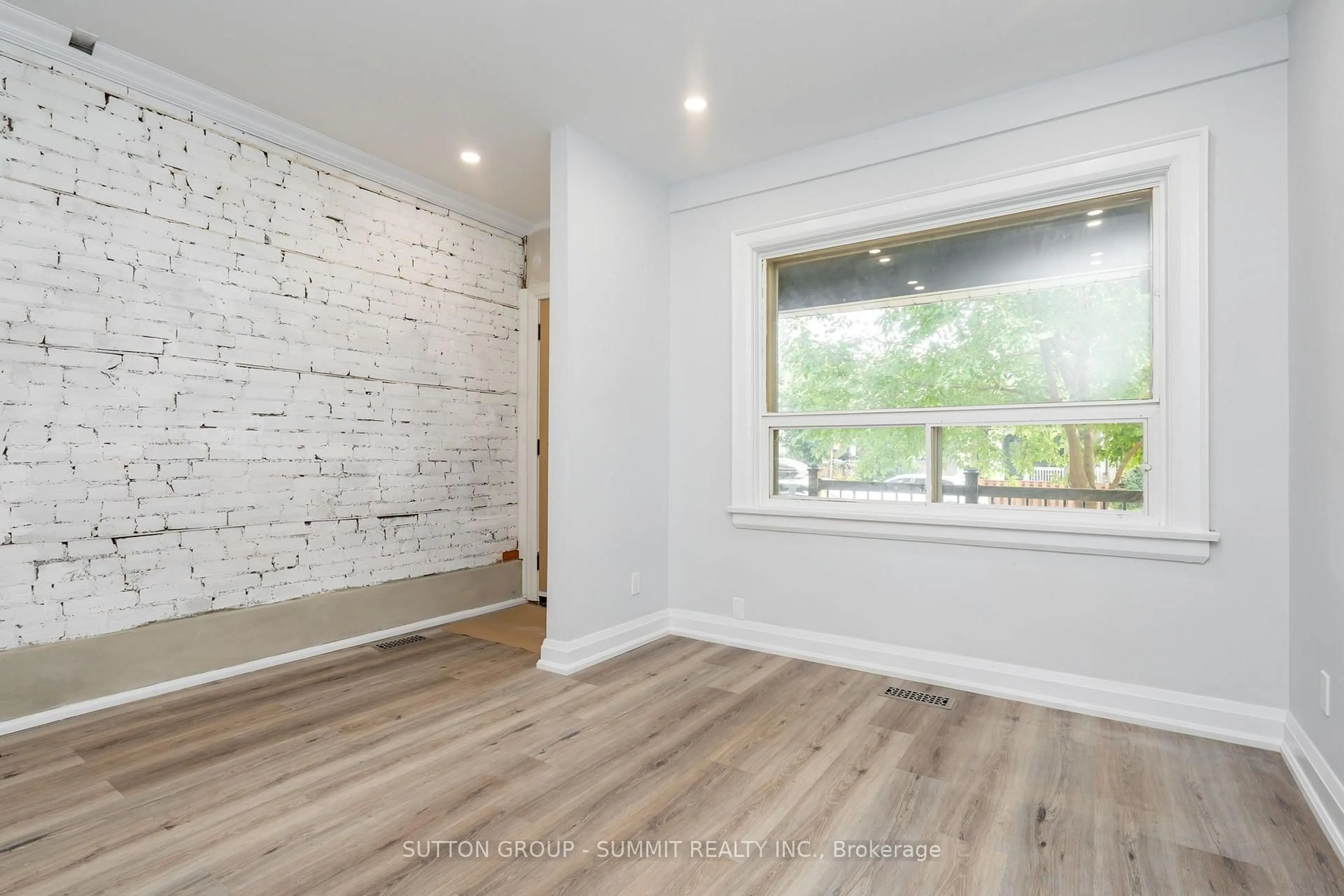 Unknown for 100 ROSETHORN Ave, Toronto Ontario M6N 3L1