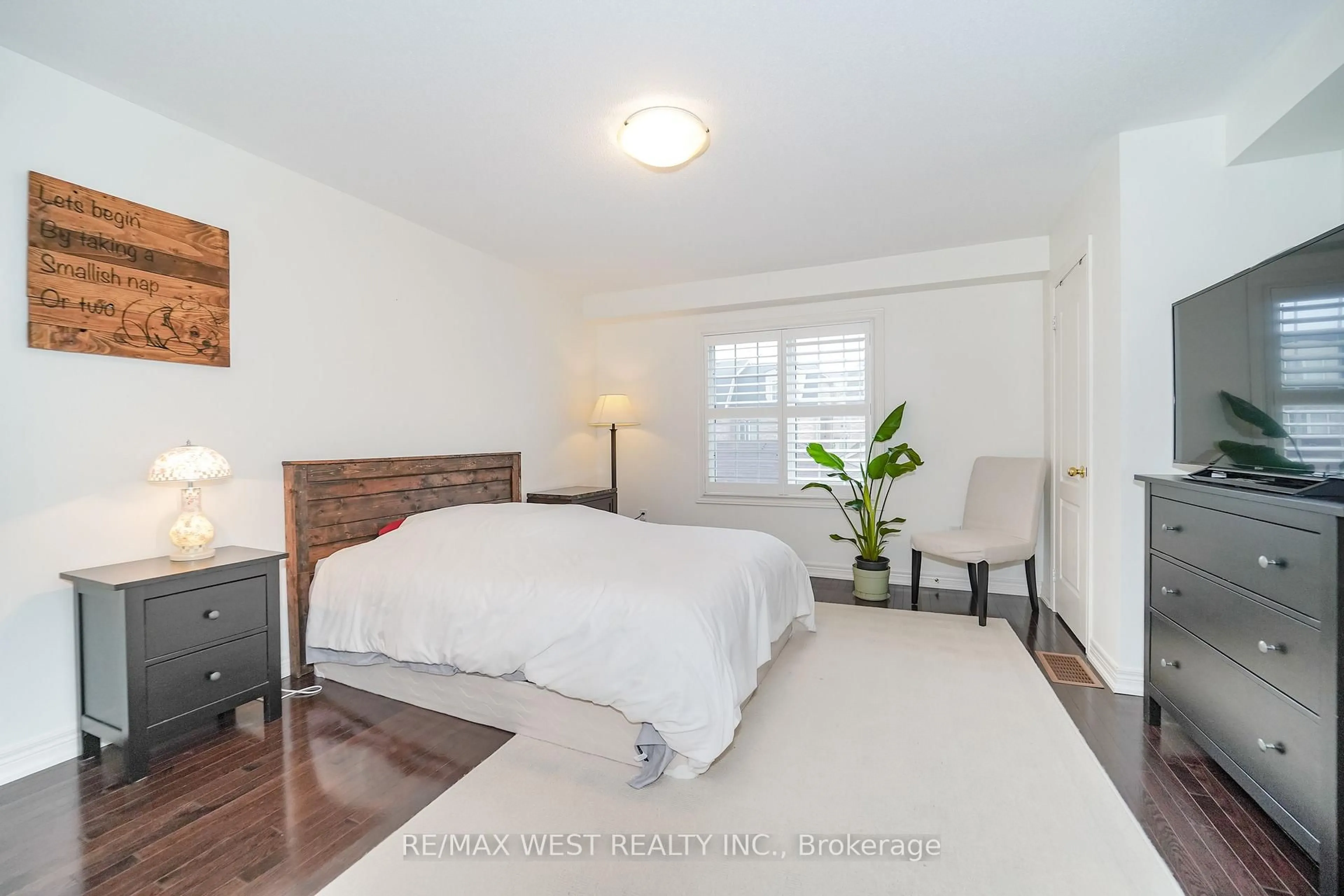 A pic of a room for 221 Isaac Devins Blvd, Toronto Ontario M9M 0B6