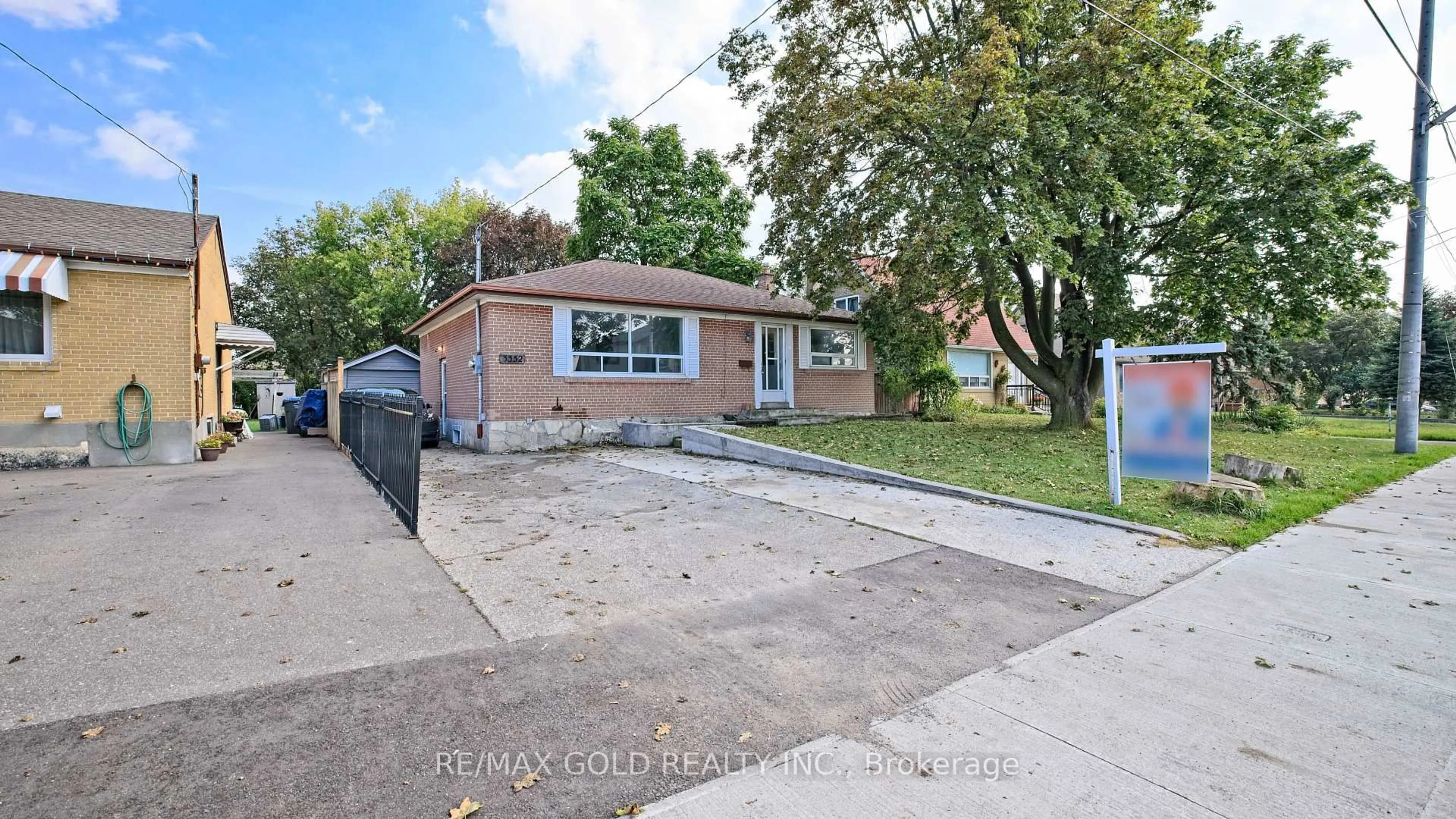 Unknown for 3352 Etude Dr, Mississauga Ontario L4T 1T3