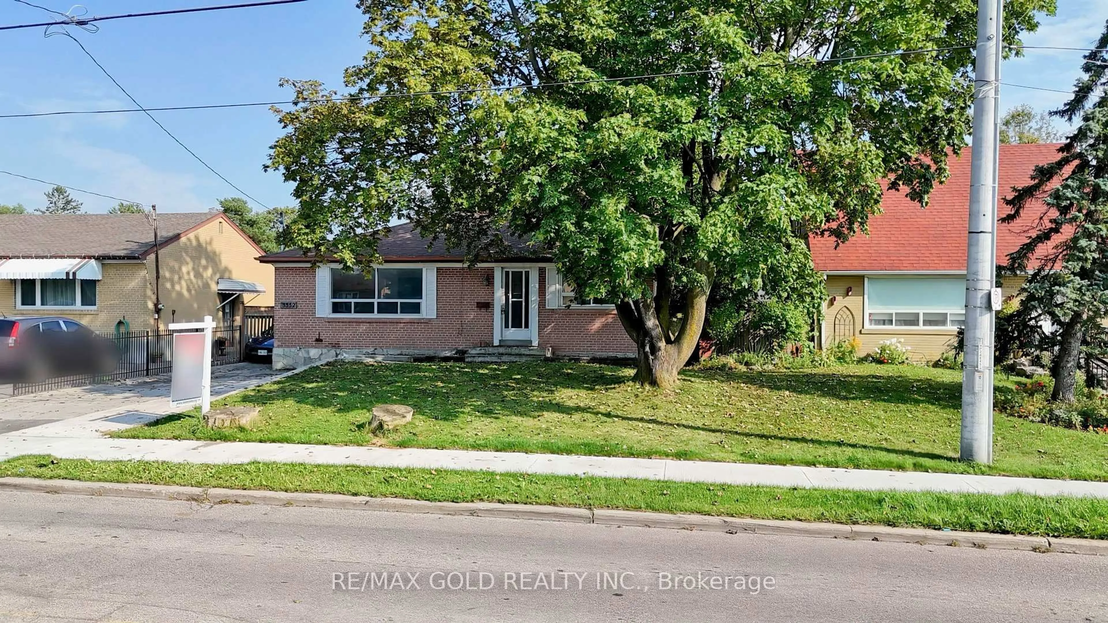 Home with brick exterior material, street for 3352 Etude Dr, Mississauga Ontario L4T 1T3