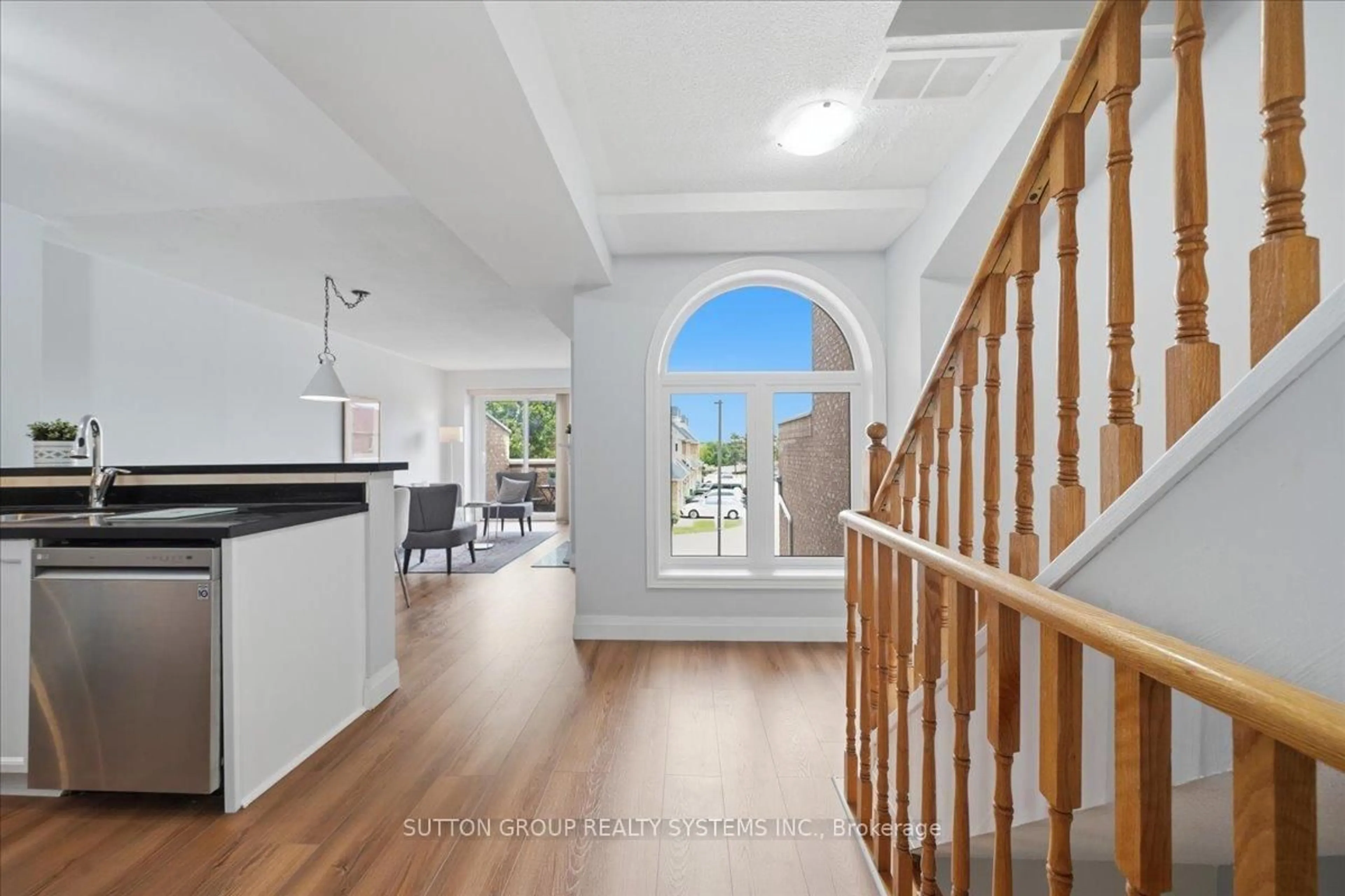 Indoor entryway for 60 Barondale Dr #255, Mississauga Ontario L4Z 3N8